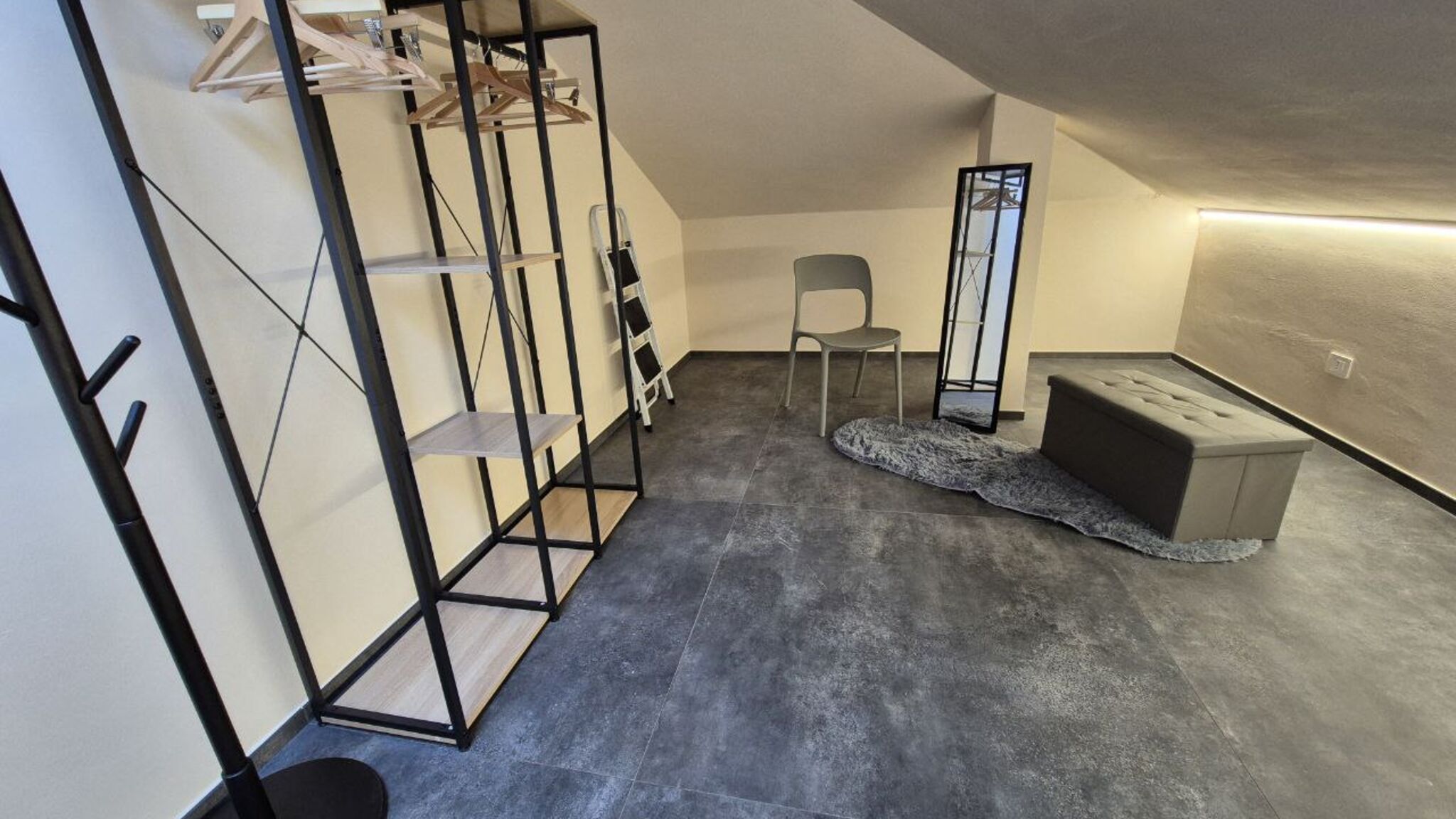 Italianway Diano d'Alba Moderna Mansarda con parcheggio gratuito