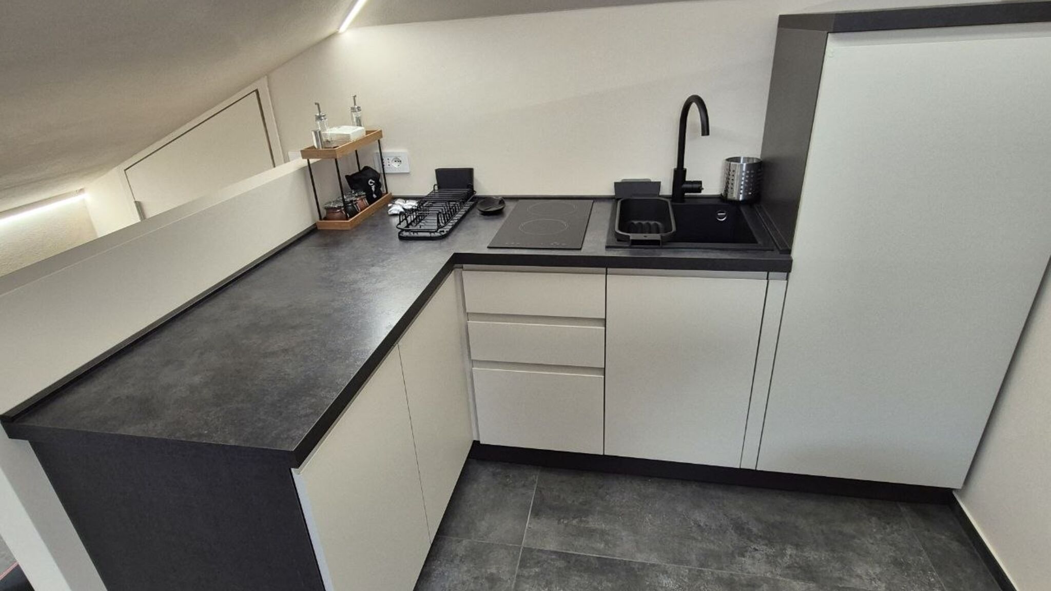 Italianway Diano d'Alba Moderna Mansarda con parcheggio gratuito