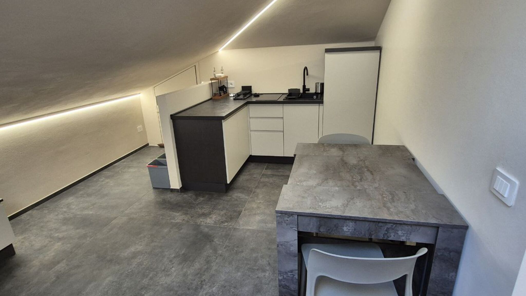 Italianway Diano d'Alba Moderna Mansarda con parcheggio gratuito