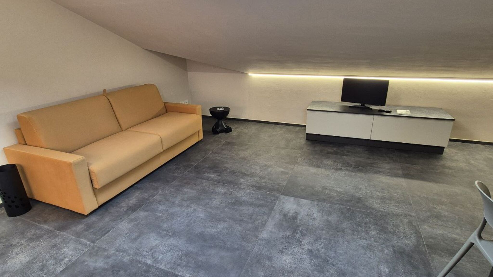 Italianway Diano d'Alba Moderna Mansarda con parcheggio gratuito