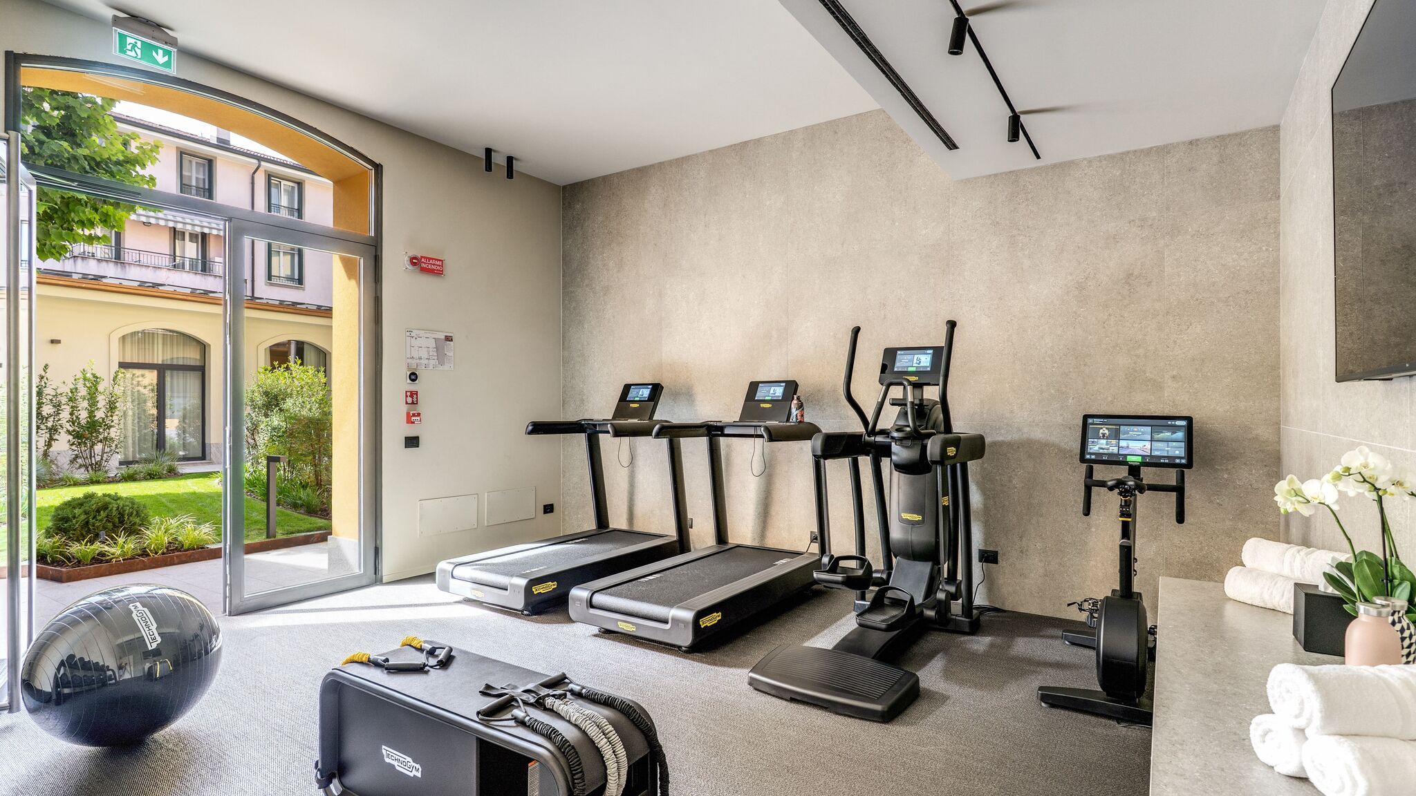 Italianway Milano Agnesi Statue - 1.004