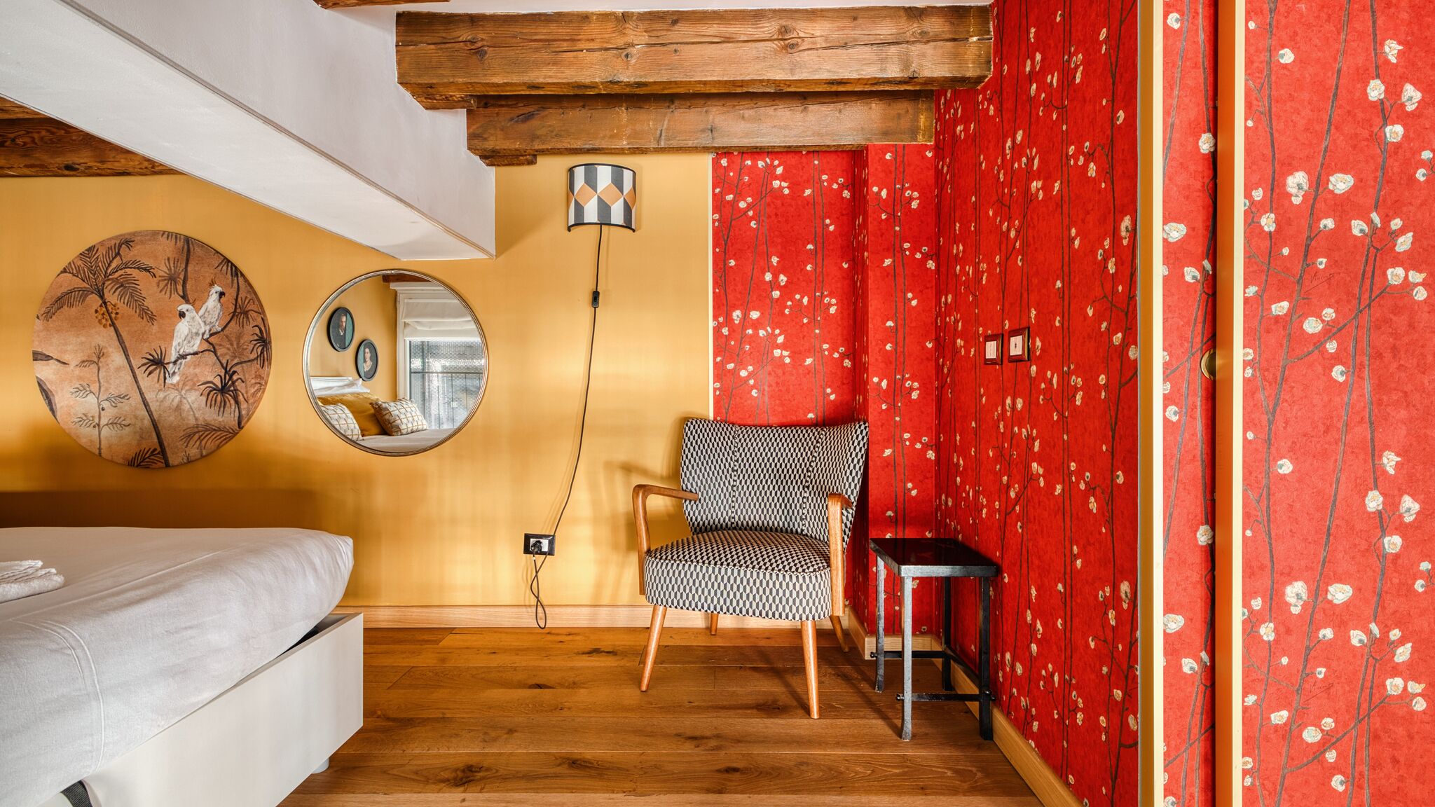 Italianway Milano Two Apartments Combined into One Space; 8 people