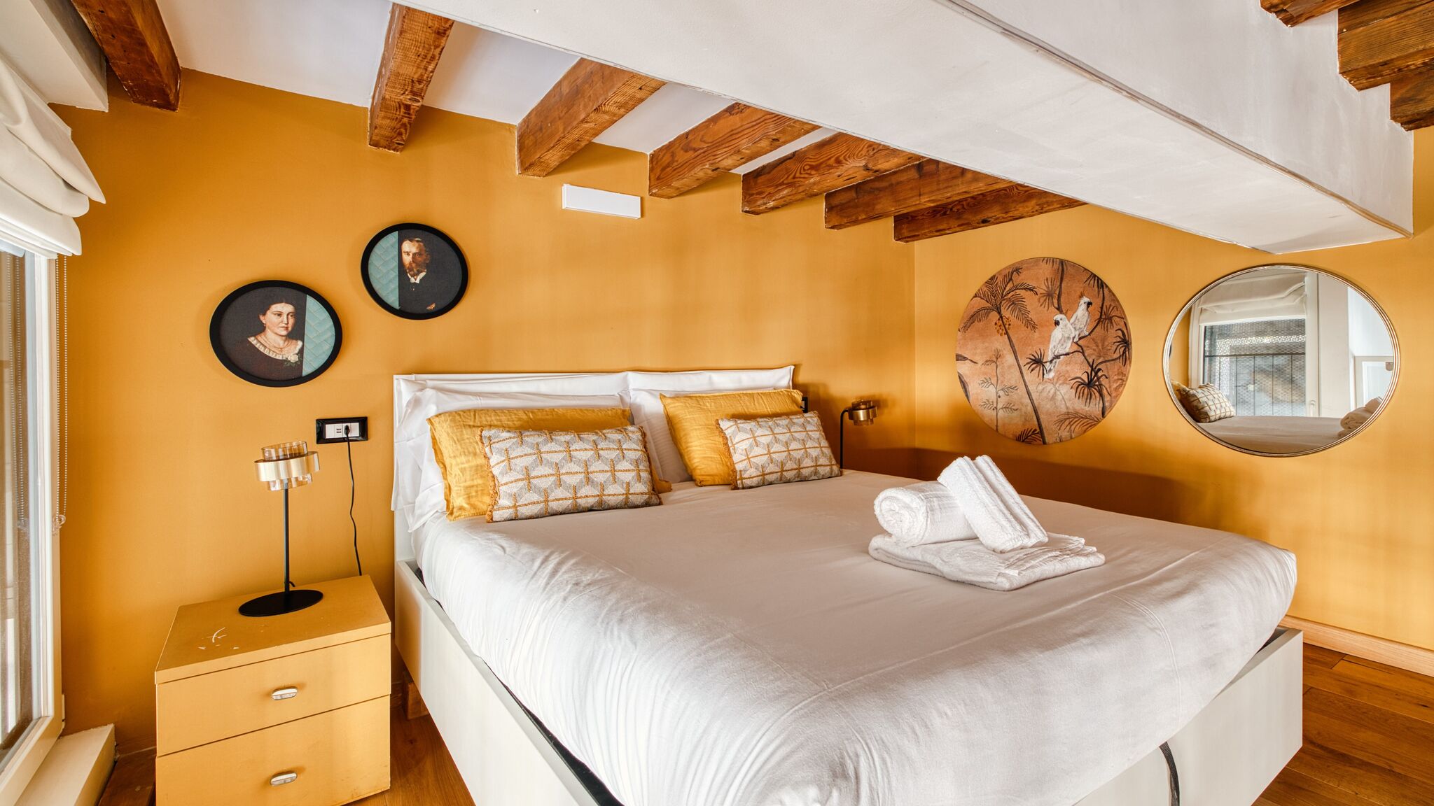 Italianway Milano Two Apartments Combined into One Space; 8 people