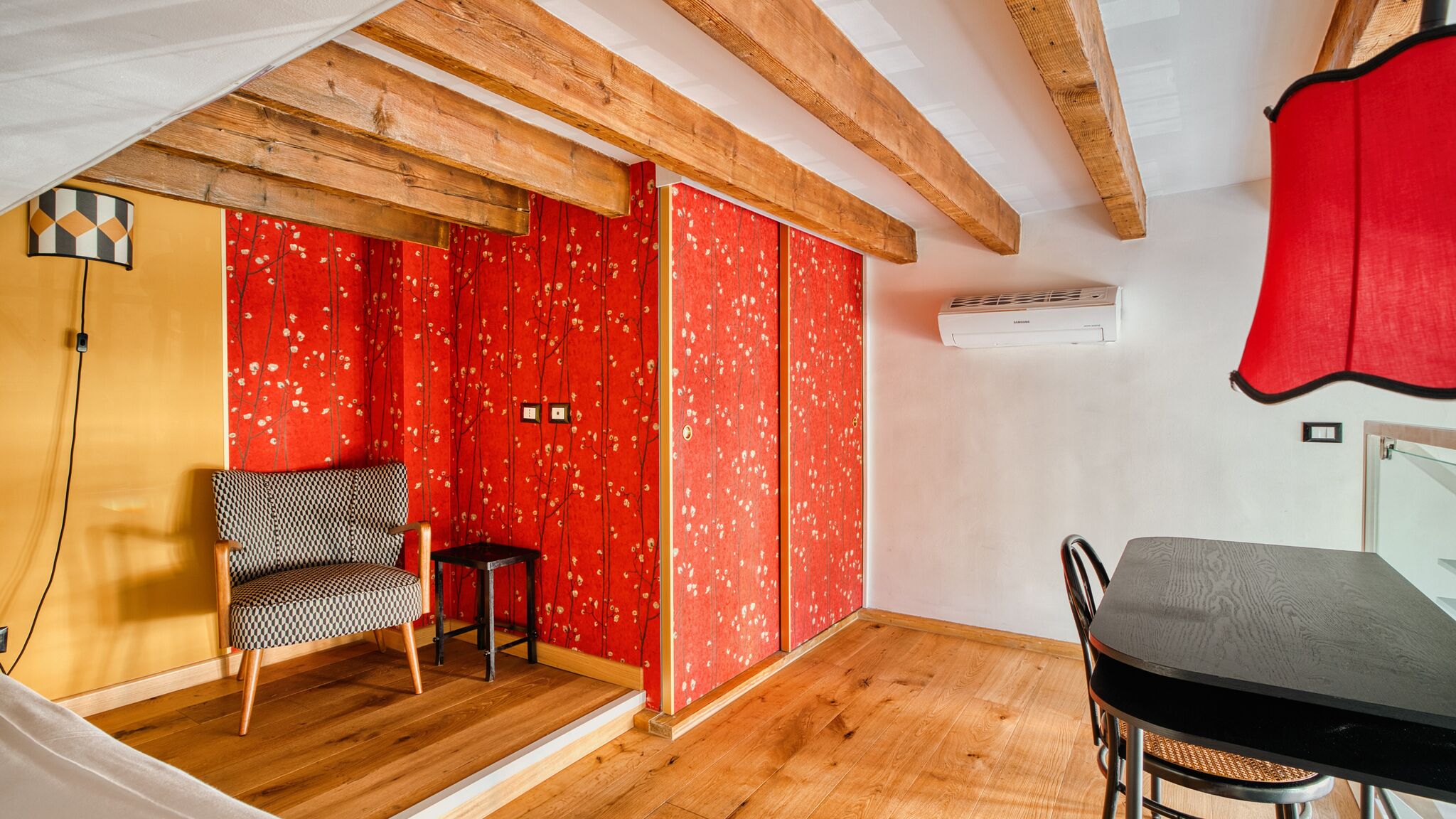 Italianway Milano Two Apartments Combined into One Space; 8 people