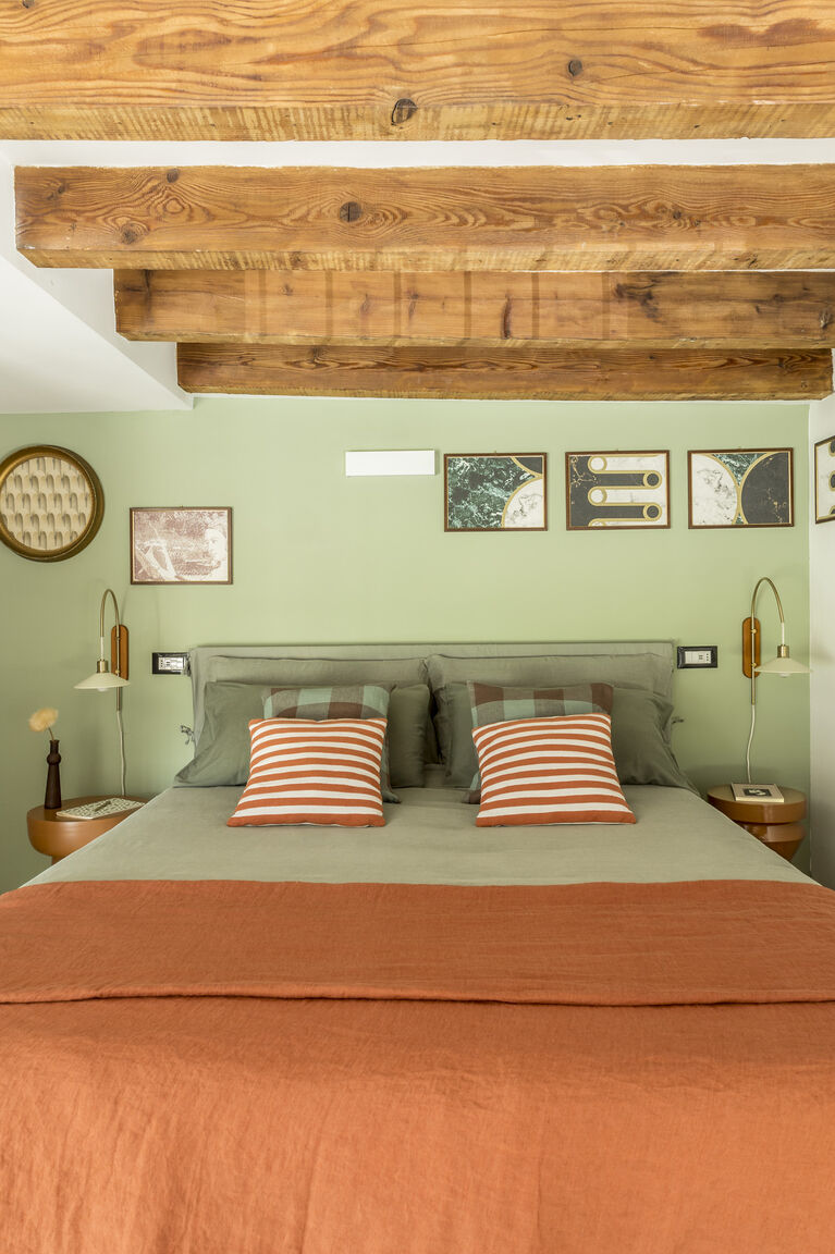 Italianway Milano Two Apartments Combined into One Space; 8 people