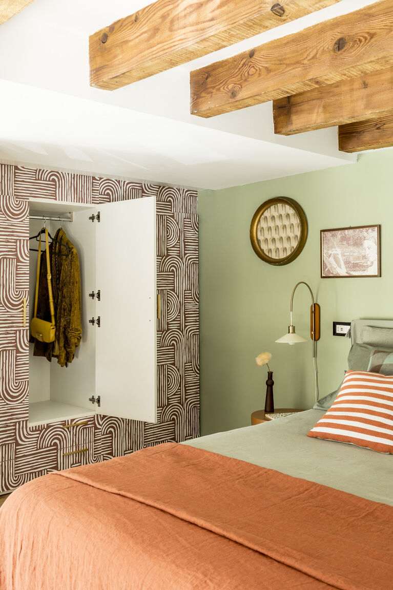 Italianway Milano Two Apartments Combined into One Space; 8 people