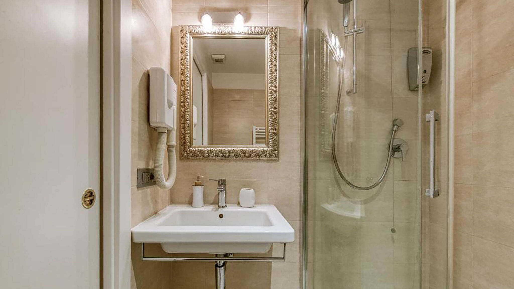 Italianway Roma Catone Vatican Suites - Camera 4 by Ghor