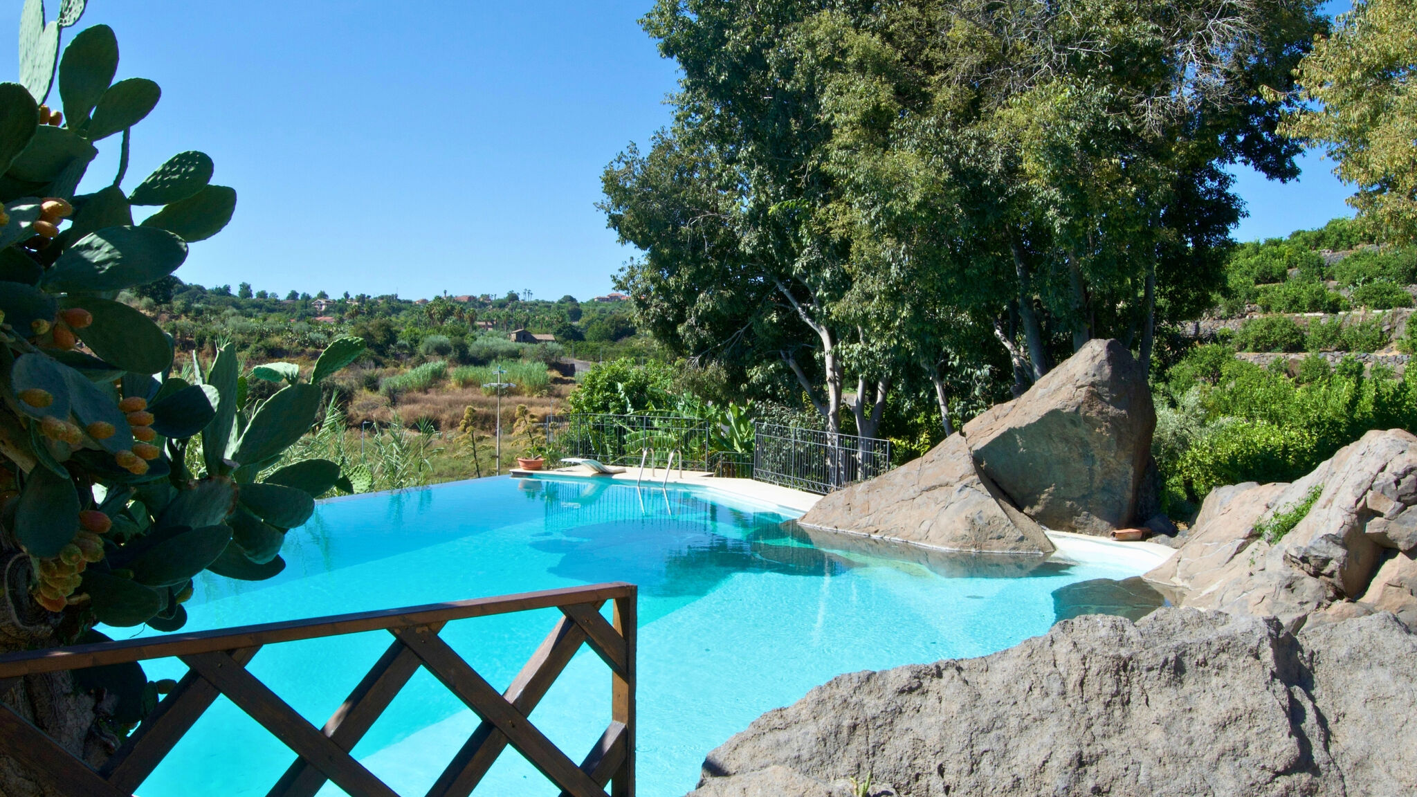 Italianway Aci Catena Villa Delle Antiche Terme Romane