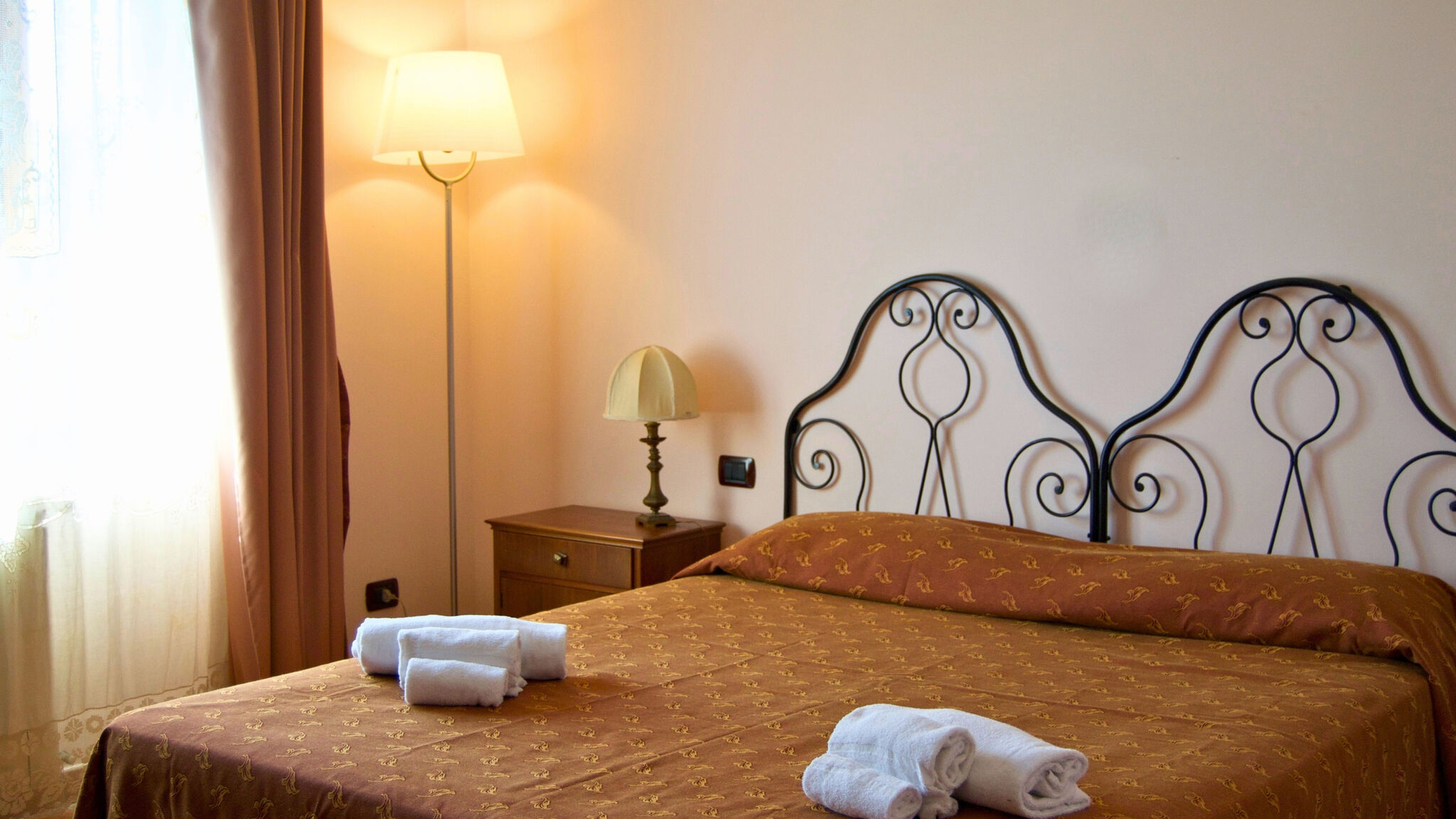 Italianway Aci Catena Villa Delle Antiche Terme Romane