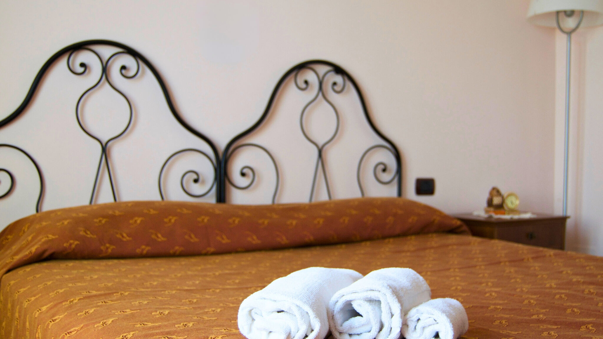 Italianway Aci Catena Villa Delle Antiche Terme Romane