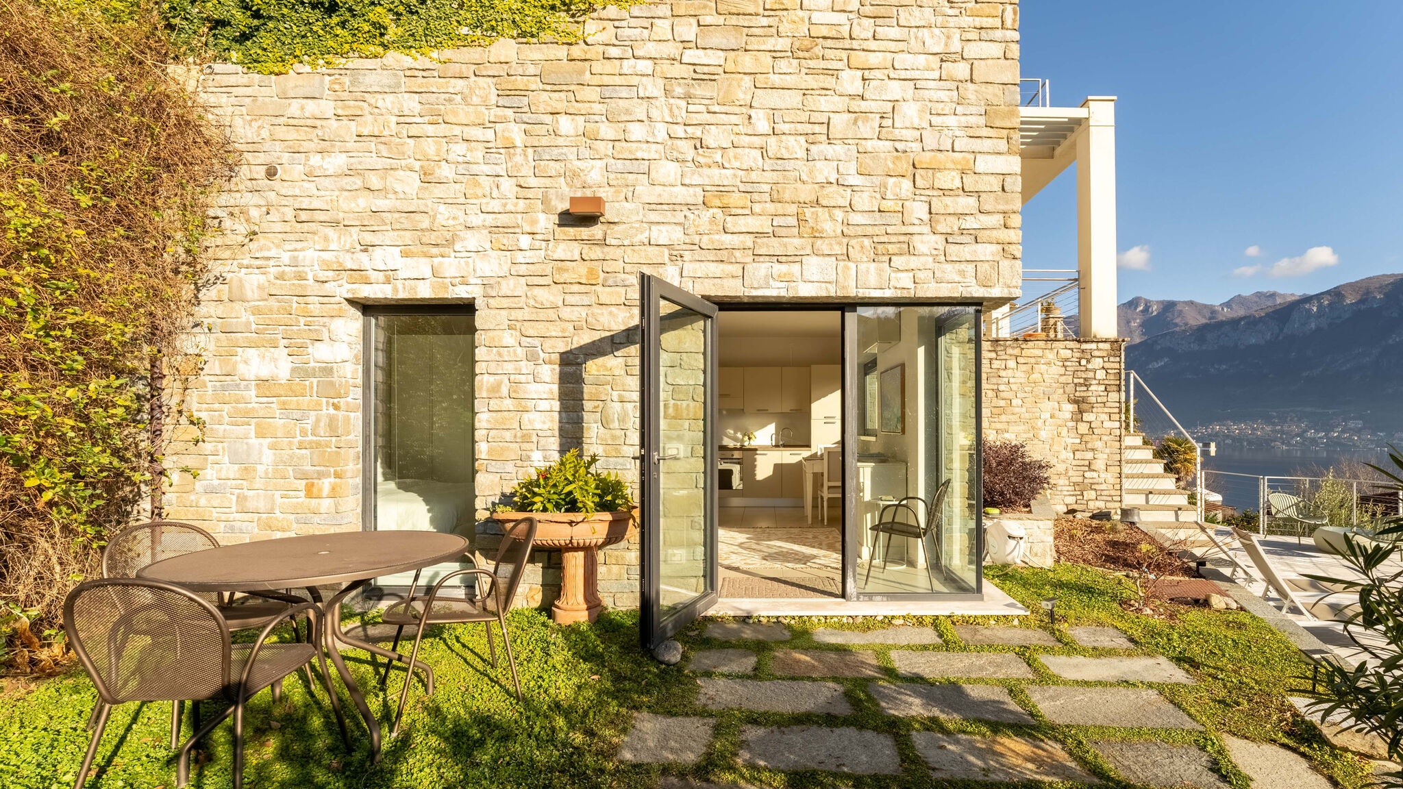 Italianway Bellagio Zinnia Lakeview Apartment