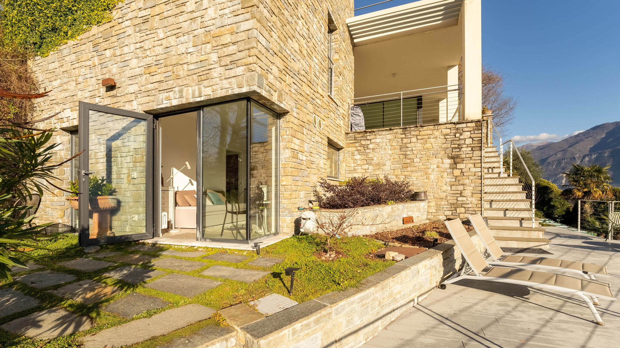 Italianway Bellagio Zinnia Lakeview Apartment