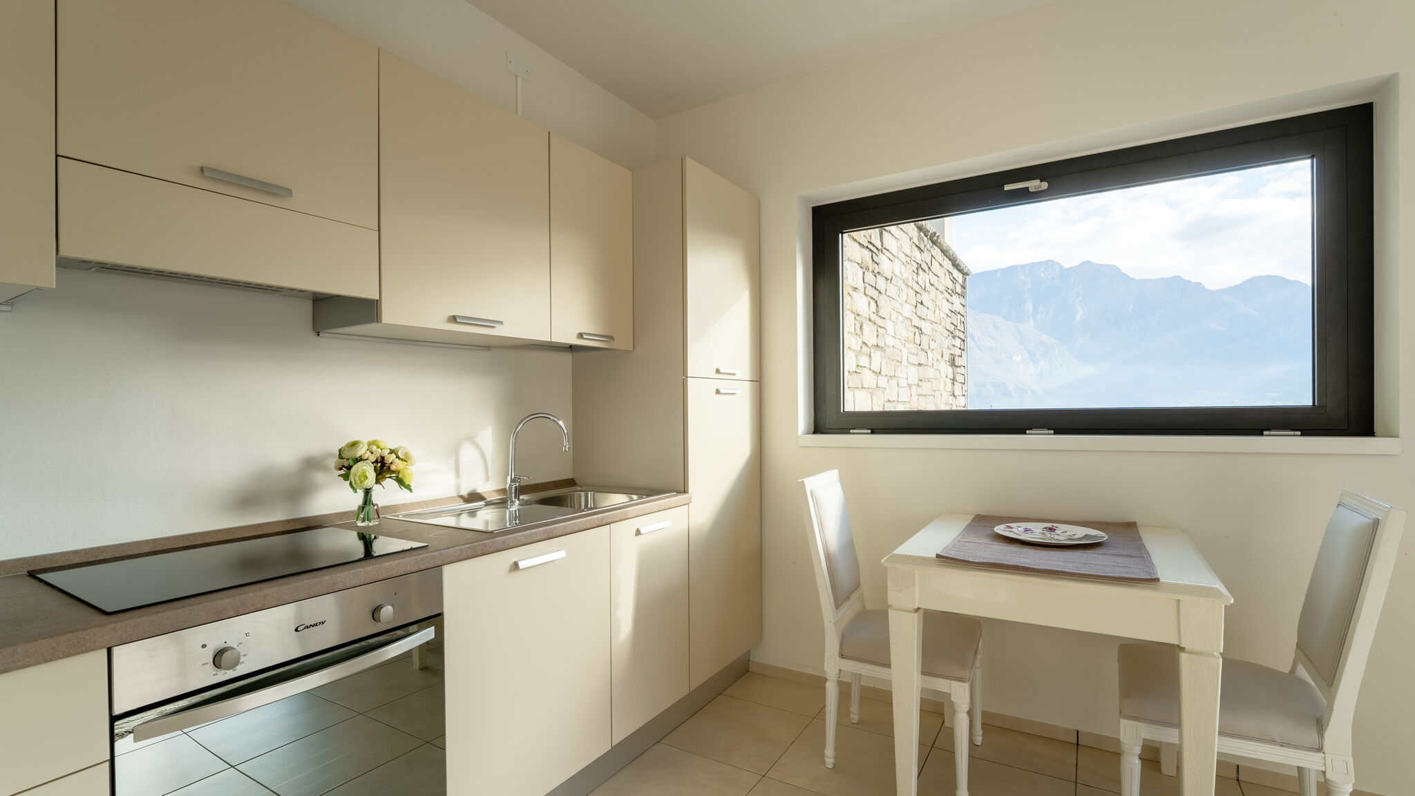 Italianway Bellagio Zinnia Lakeview Apartment