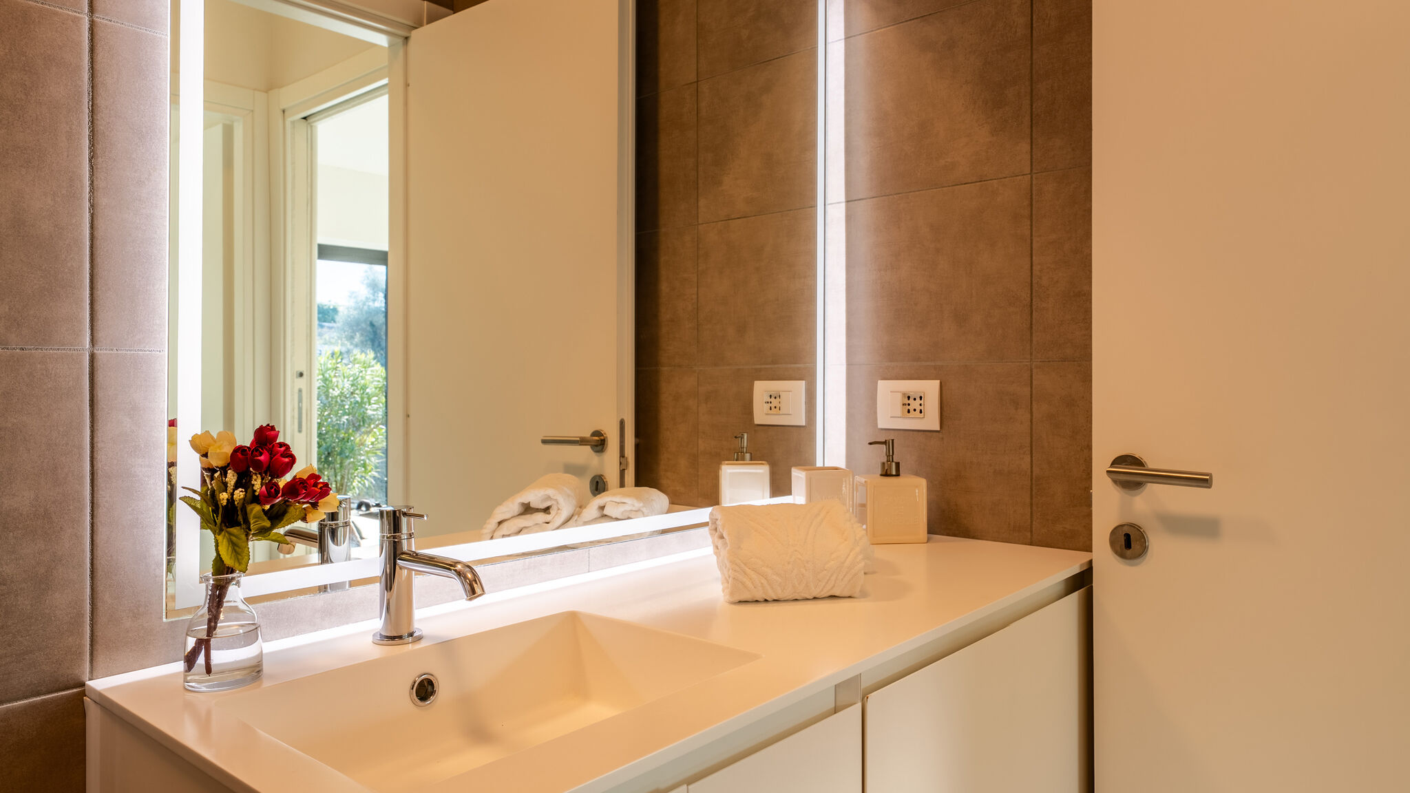 Italianway Bellagio Zinnia Lakeview Apartment