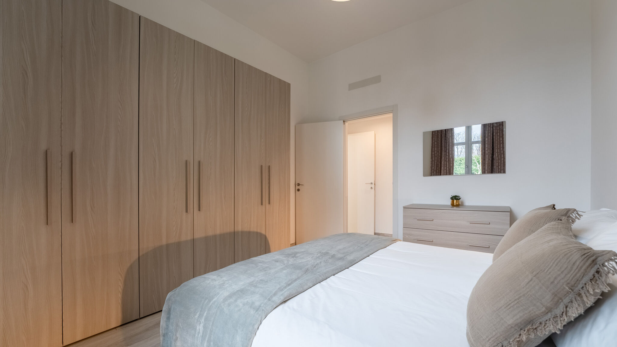 Italianway Como  White Magnolia