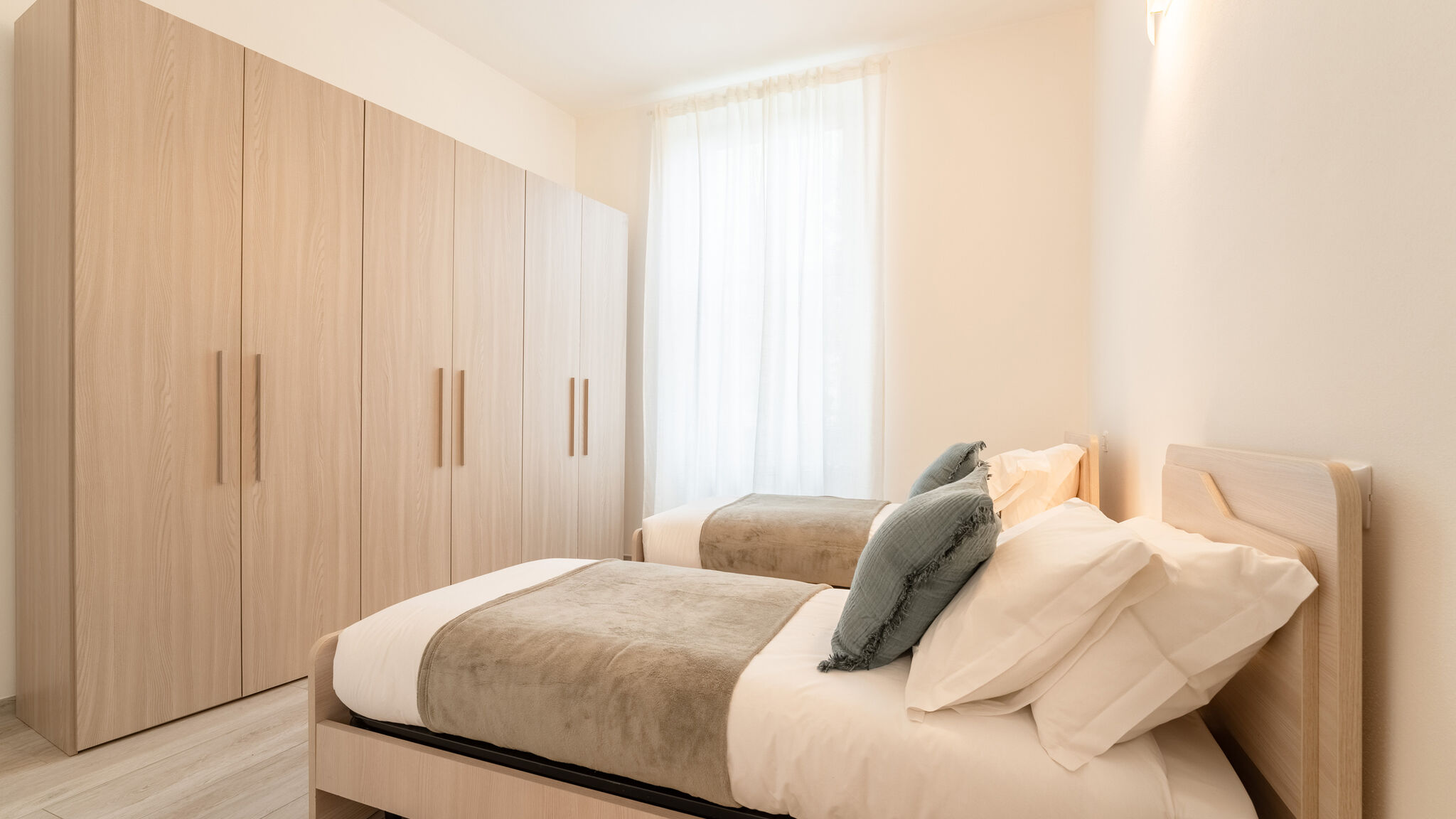 Italianway Como  White Magnolia