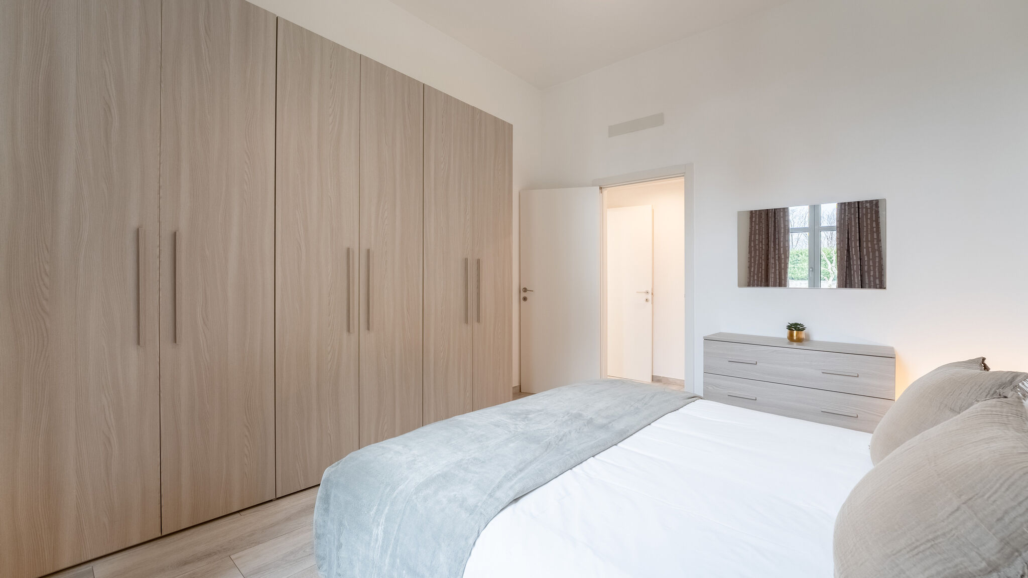 Italianway Como  White Magnolia