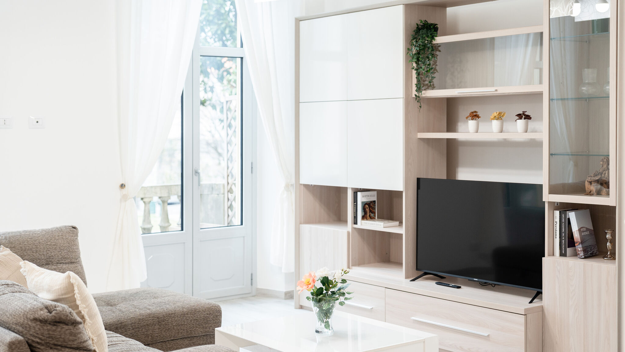 Italianway Como  White Magnolia