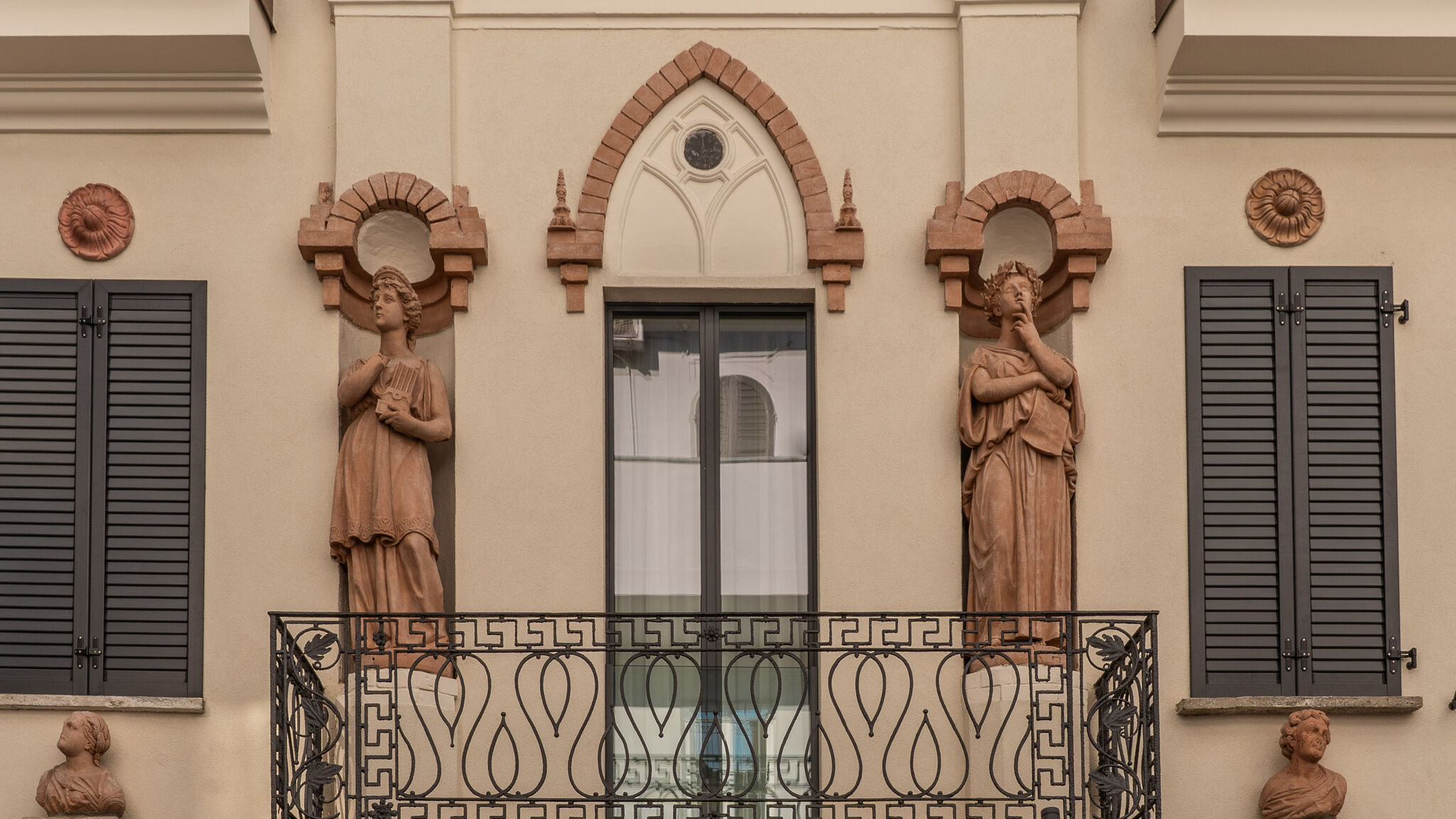 Italianway Milano Seety Porta Romana Statue - 1.001