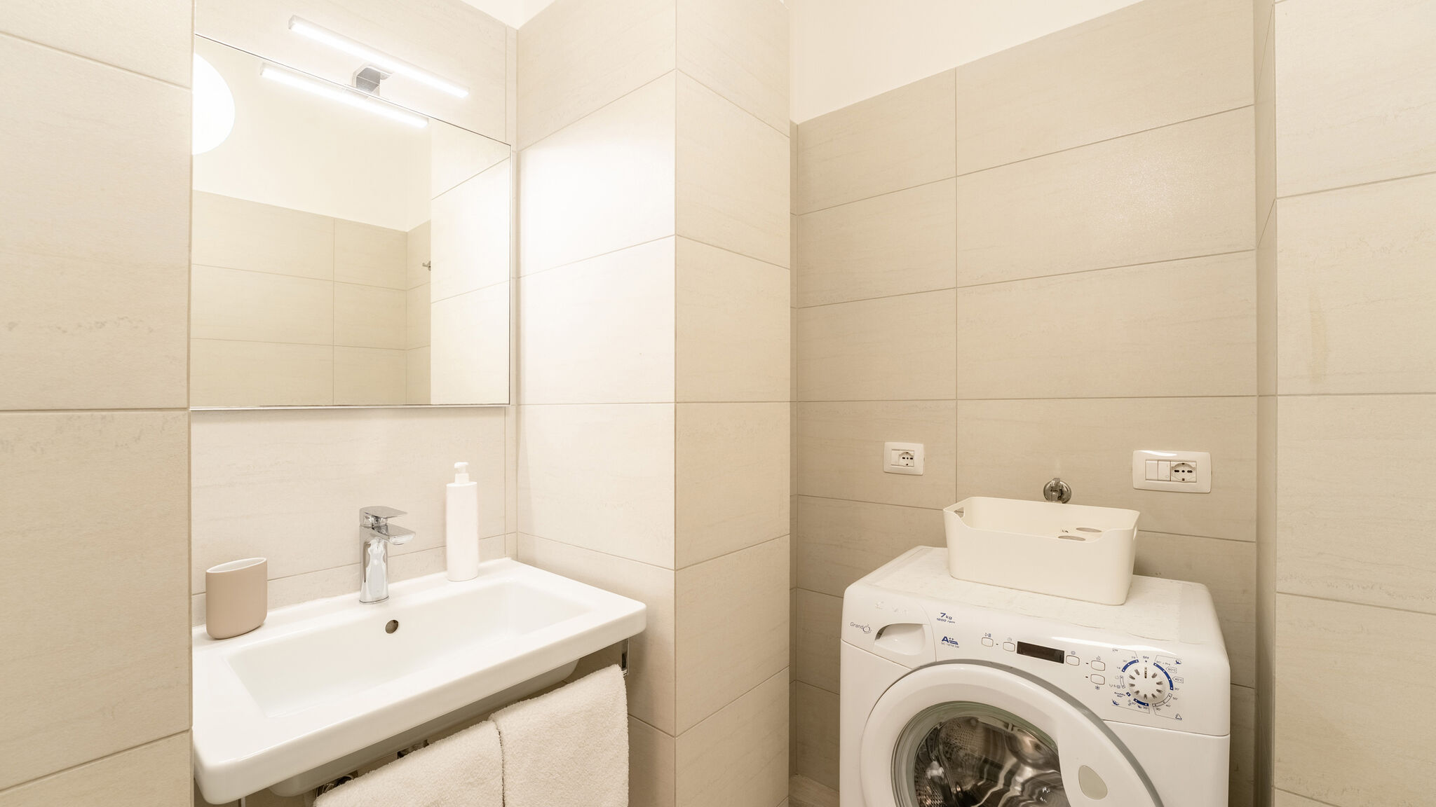 Italianway Como  White Magnolia