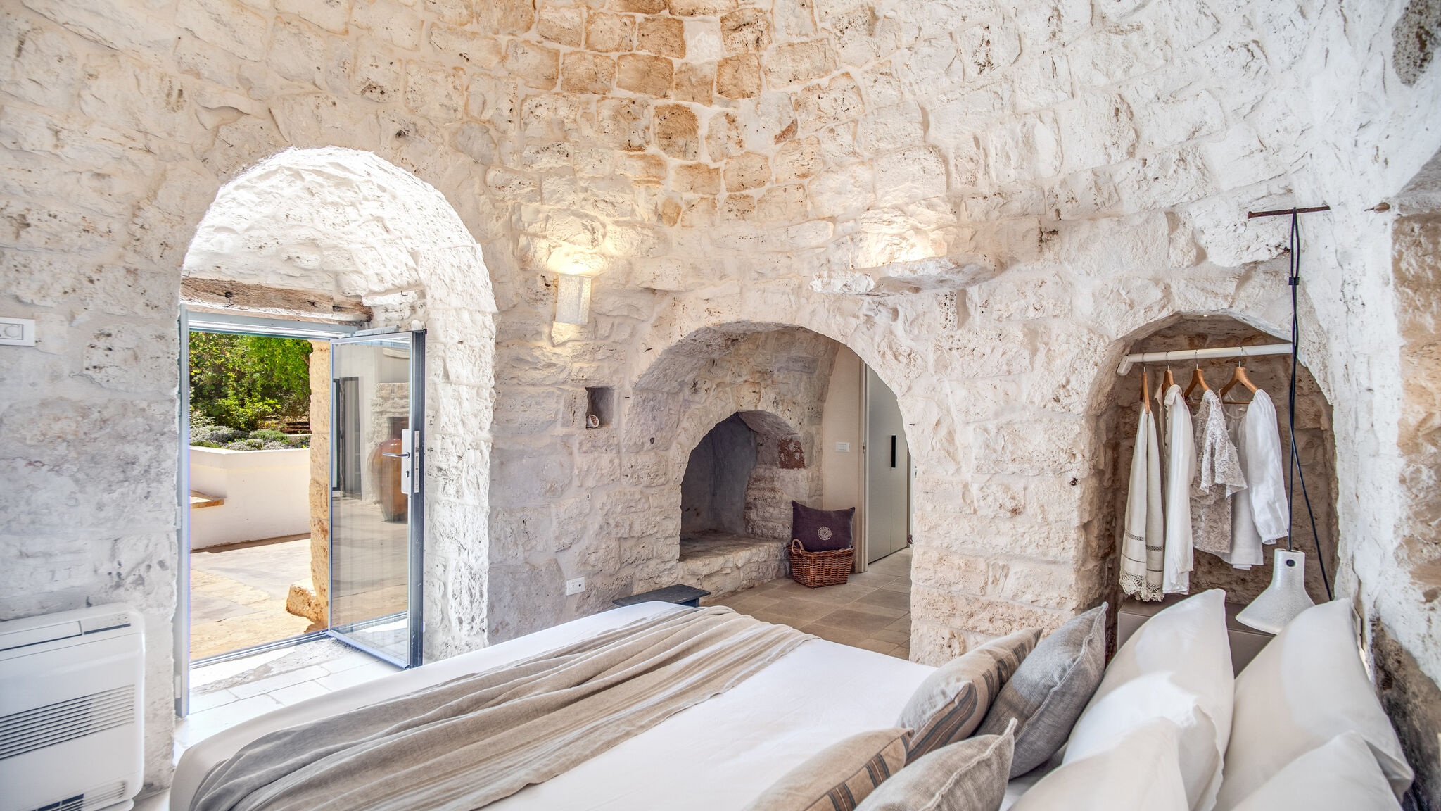 Italianway Ceglie Messapica Trulli, cicale e olive - Le Case di Valentina