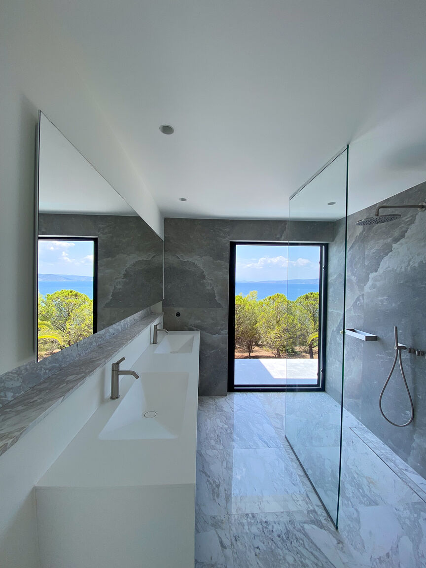 Italianway Ermionida Kilada on the rocks