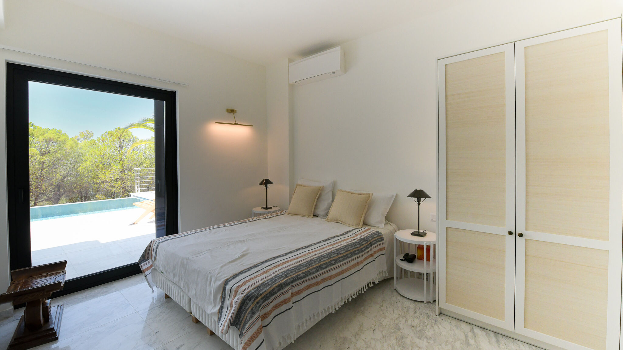 Italianway Ermionida Kilada on the rocks