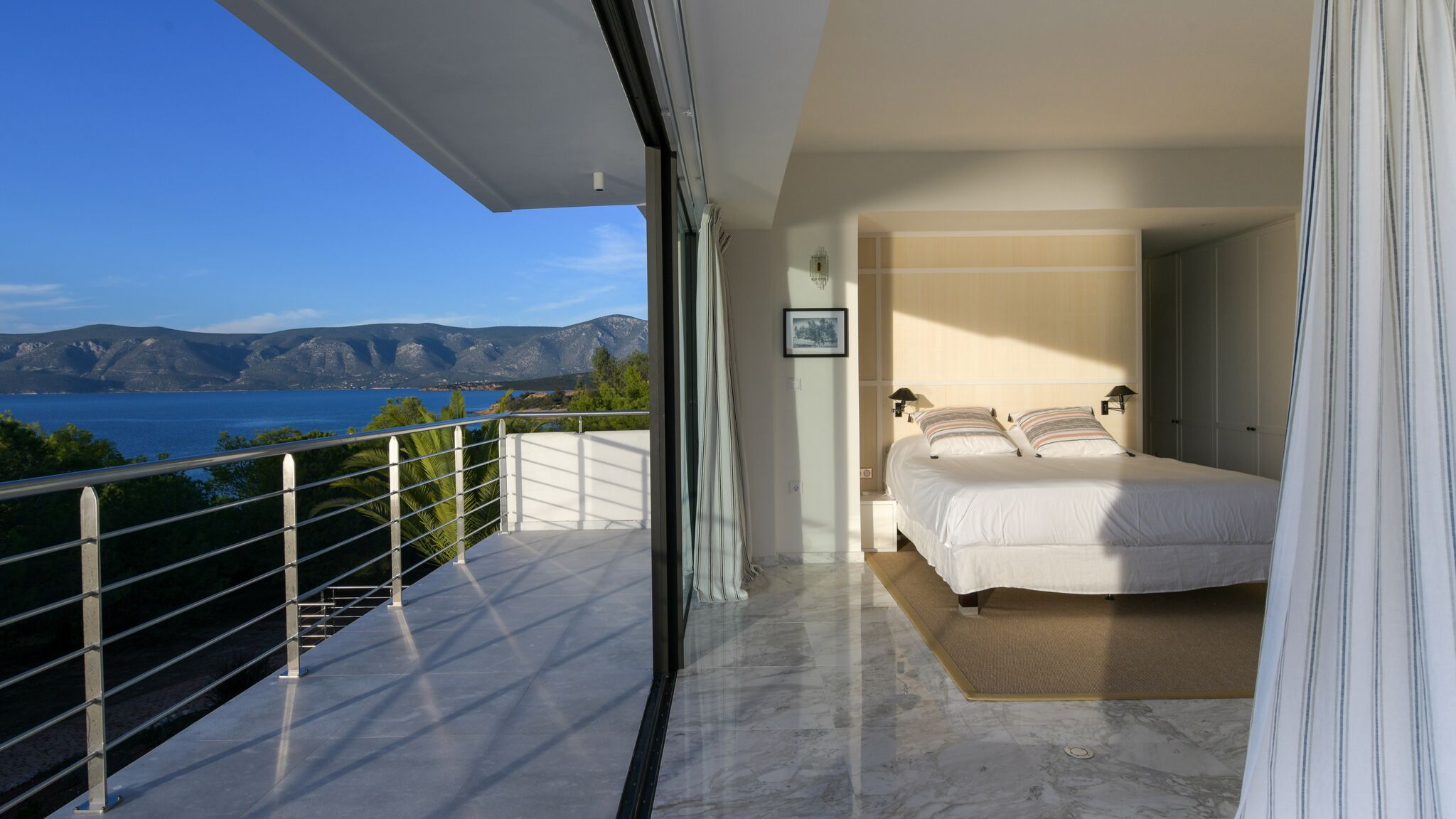 Italianway Ermionida Kilada on the rocks