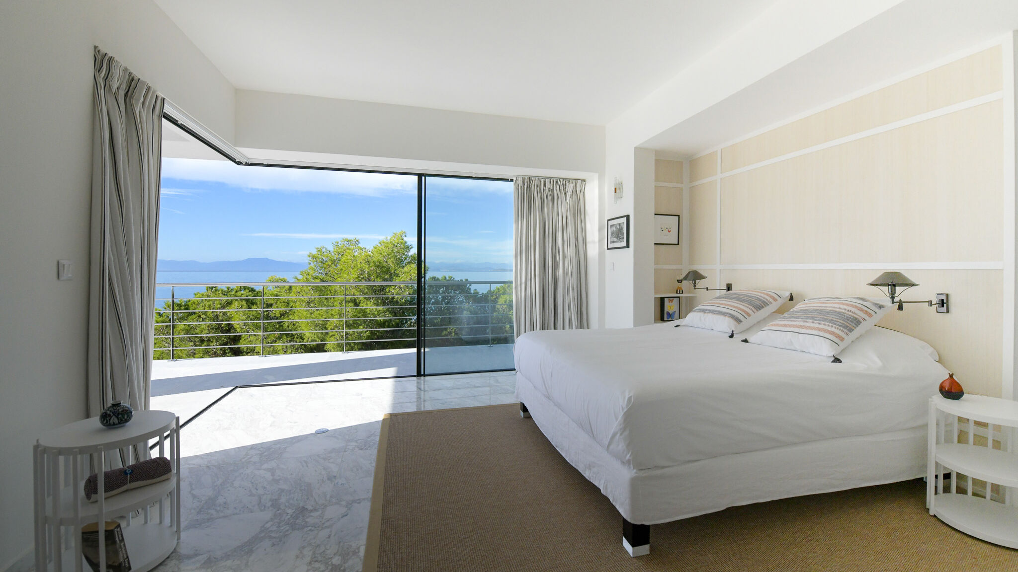 Italianway Ermionida Kilada on the rocks