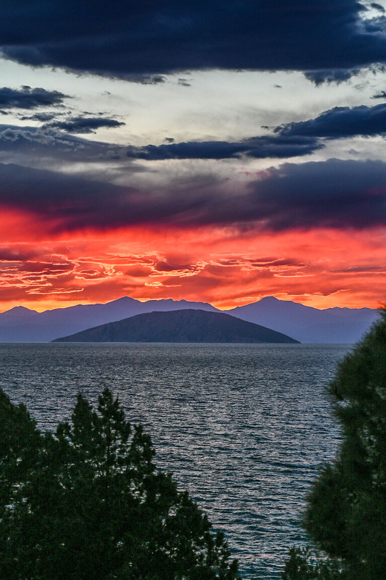 Italianway Ermionida Kilada on the rocks