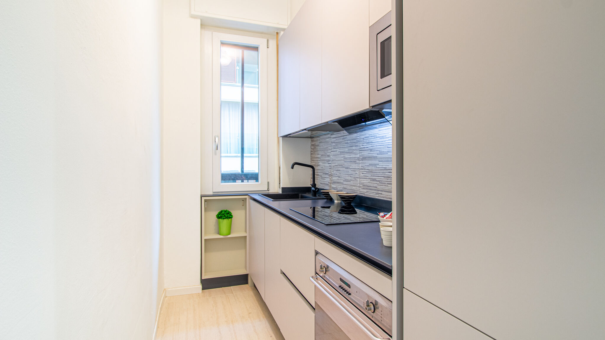 Italianway Milano Acquabella apartment by Houset