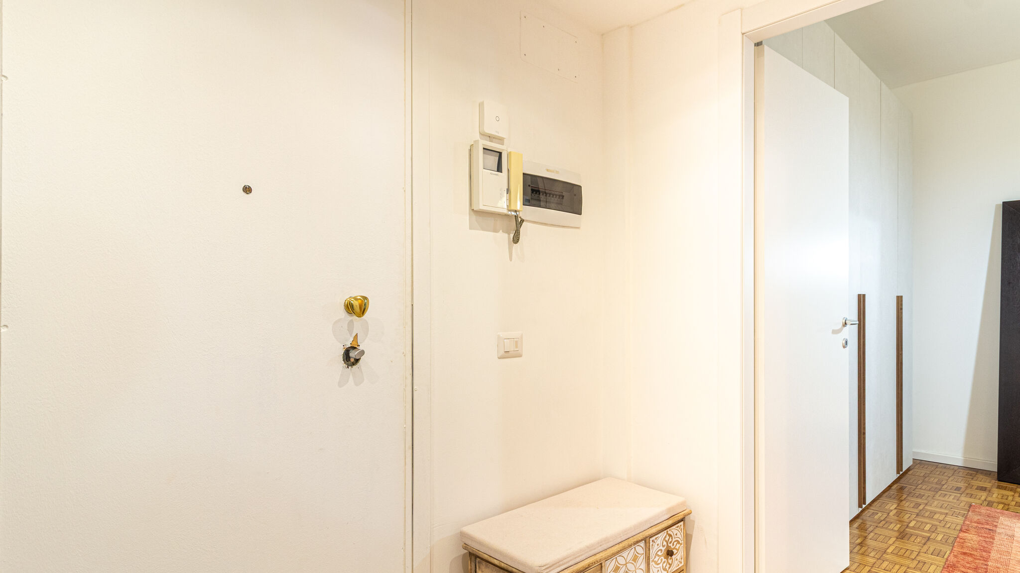 Italianway Milano Acquabella apartment by Houset