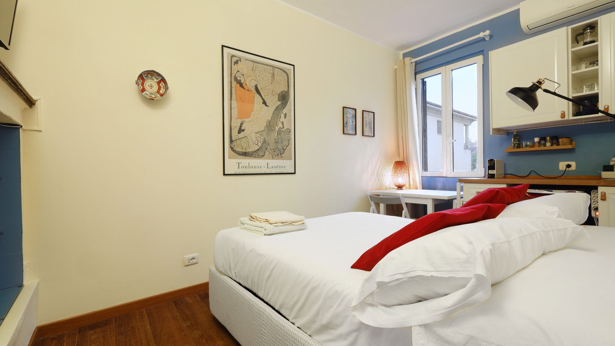 Italianway Milano Boutique Loft on Navigli; Stylish & Bright