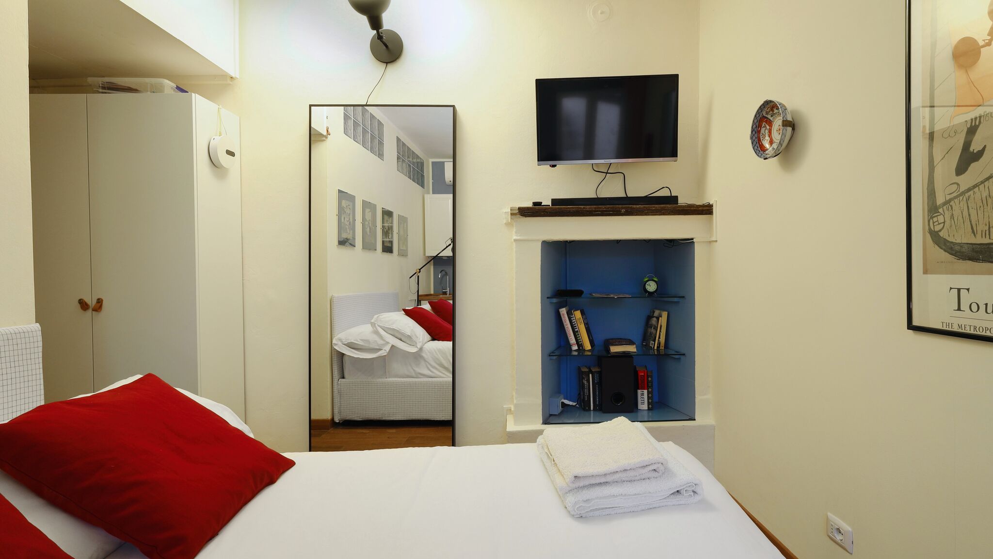 Italianway Milano Boutique Loft on Navigli; Stylish & Bright