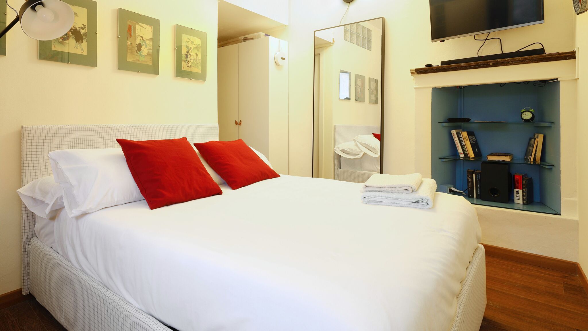 Italianway Milano Boutique Loft on Navigli; Stylish & Bright