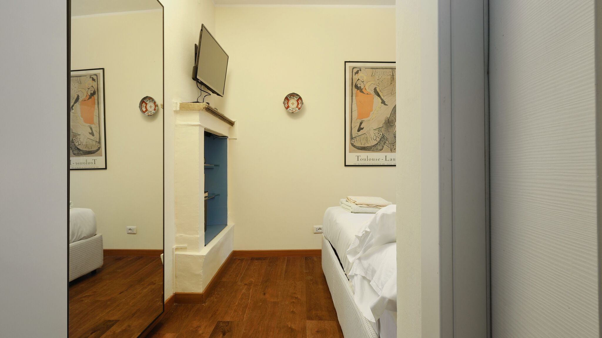 Italianway Milano Boutique Loft on Navigli; Stylish & Bright