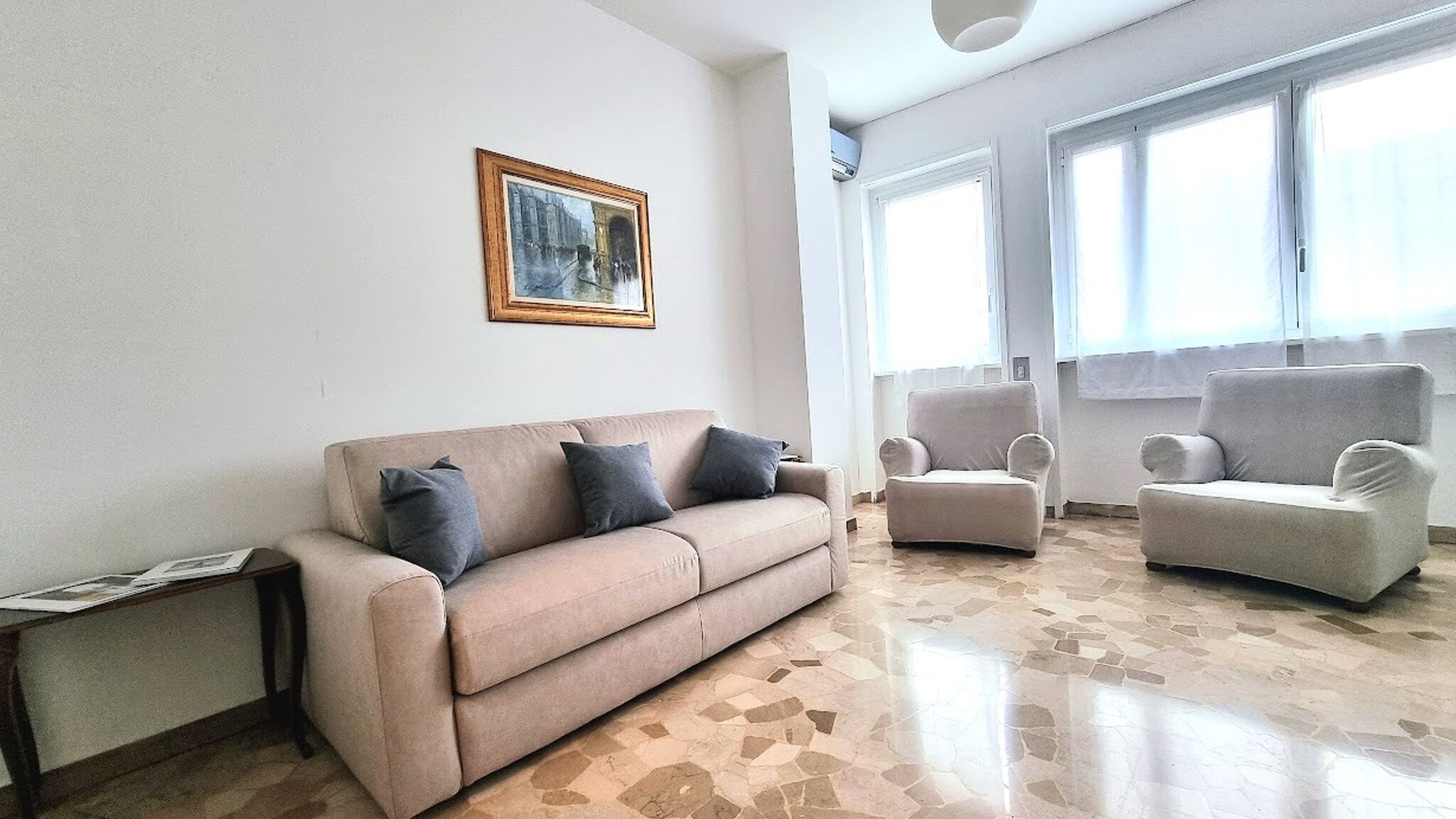 Italianway Milano NewTrilocale Loreto 2+2+1 pax M1 Pasteur