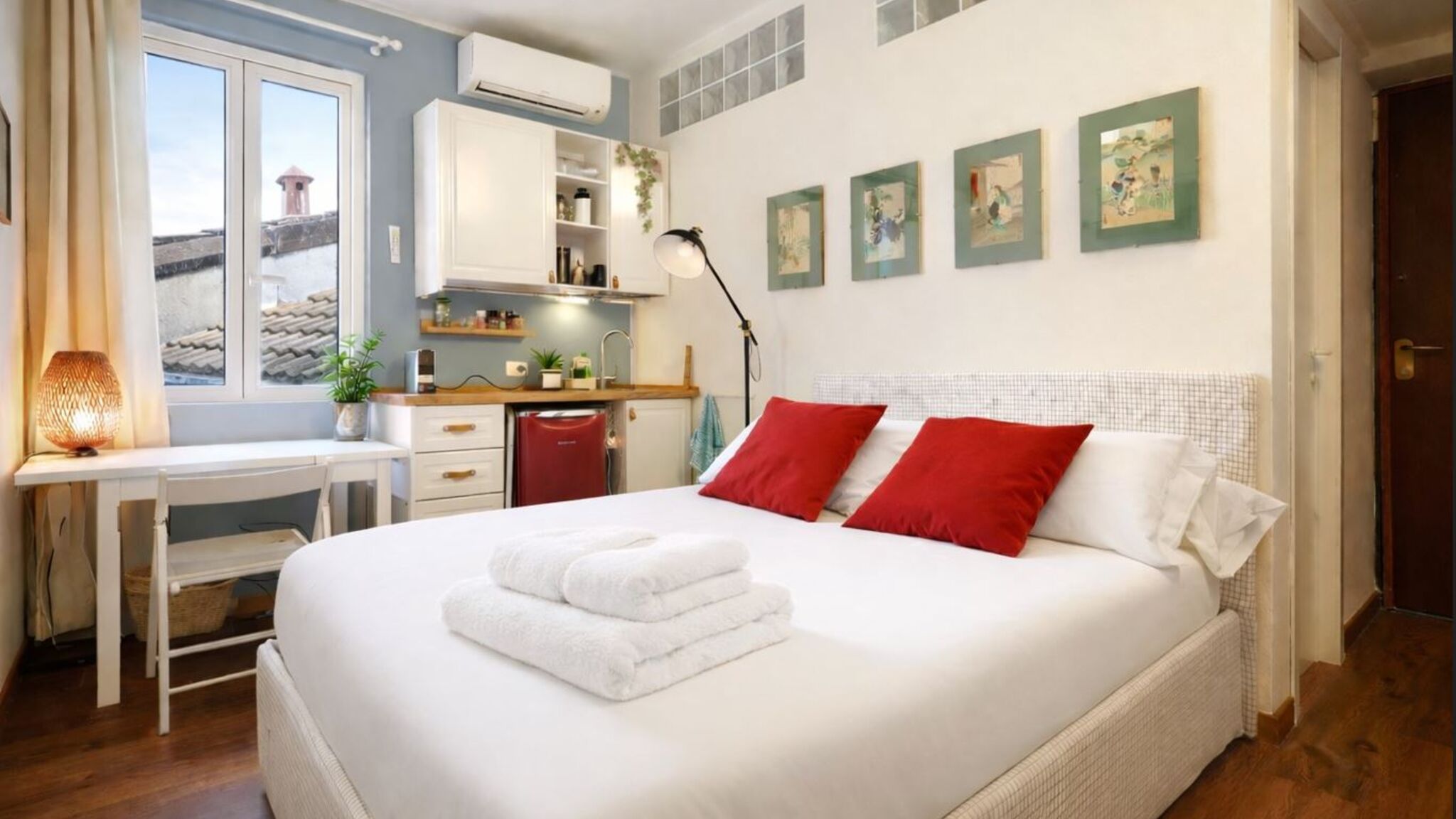 Italianway Milano Boutique Loft on Navigli; Stylish & Bright