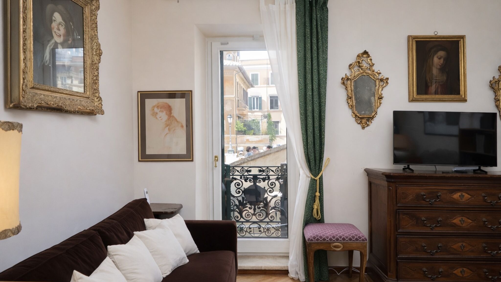 Italianway Roma On The Steps