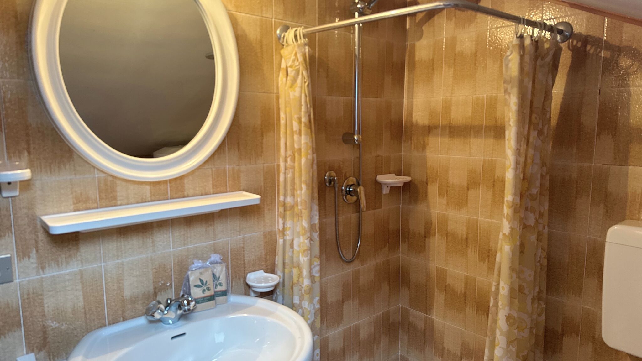 Italianway Corteno Golgi Baradello Flat by Ca-Sa Check