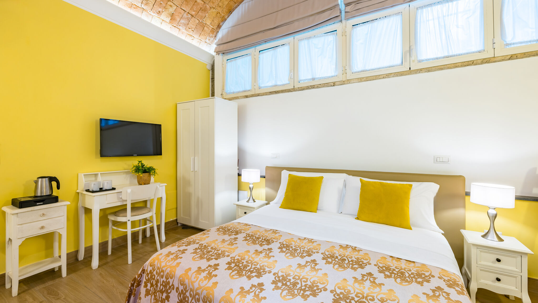 Italianway Napoli Residenza Matilde - Camera 1 "Giallo Tufo"