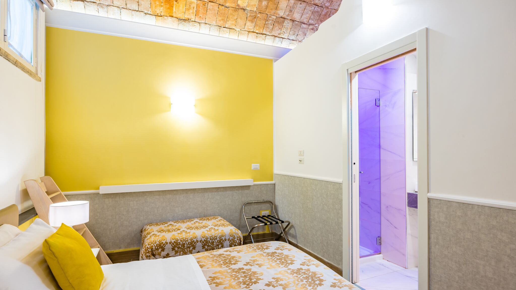 Italianway Napoli Residenza Matilde - Camera 1 "Giallo Tufo"