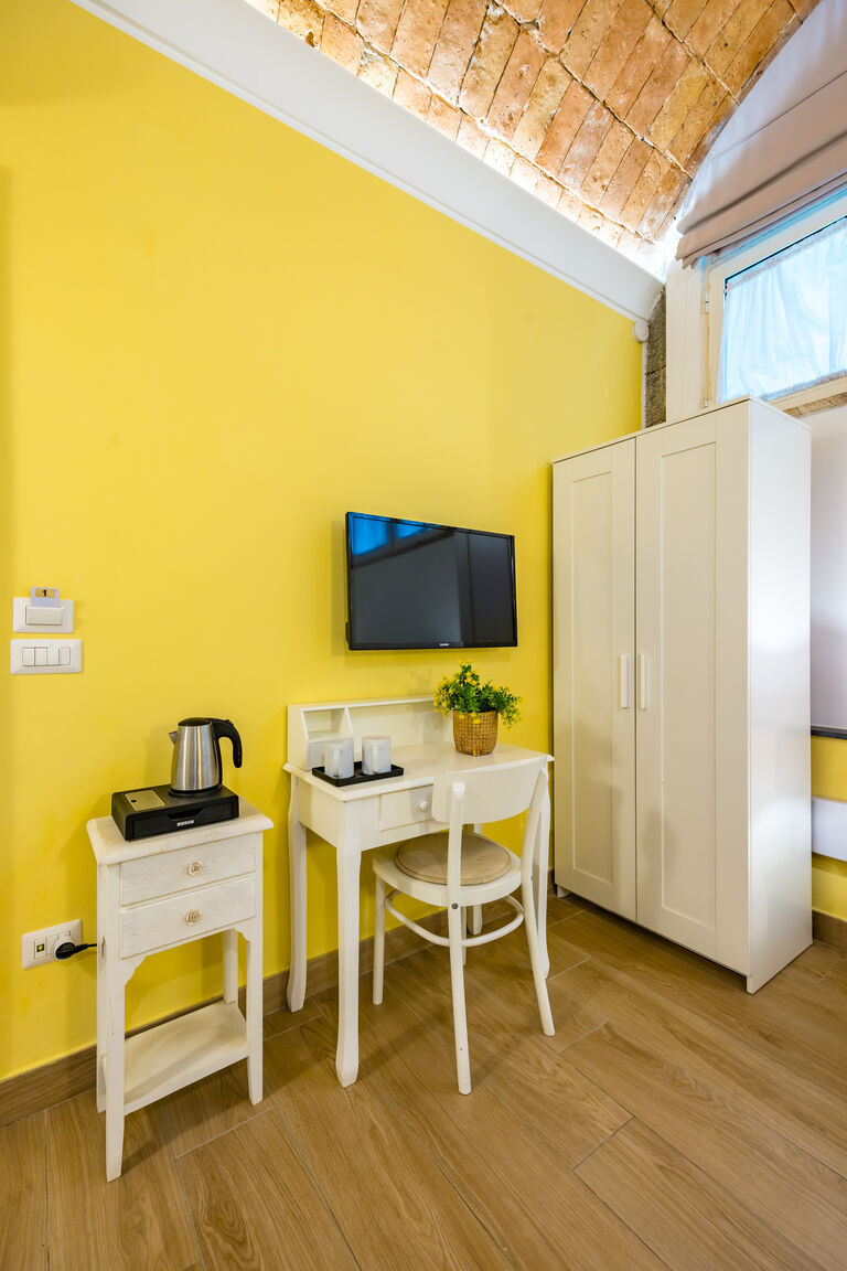 Italianway Napoli Residenza Matilde - Camera 1 "Giallo Tufo"