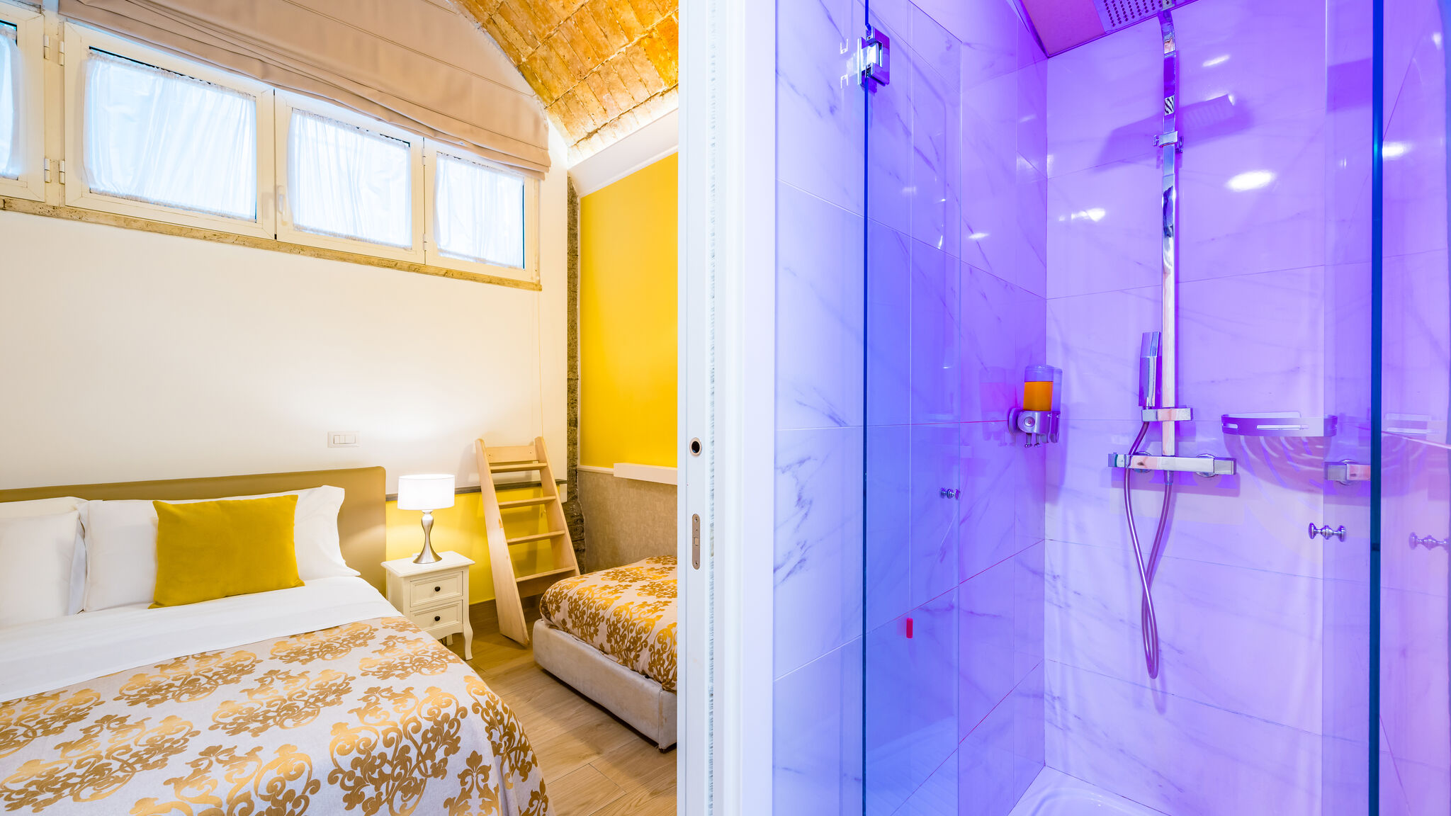 Italianway Napoli Residenza Matilde - Camera 1 "Giallo Tufo"