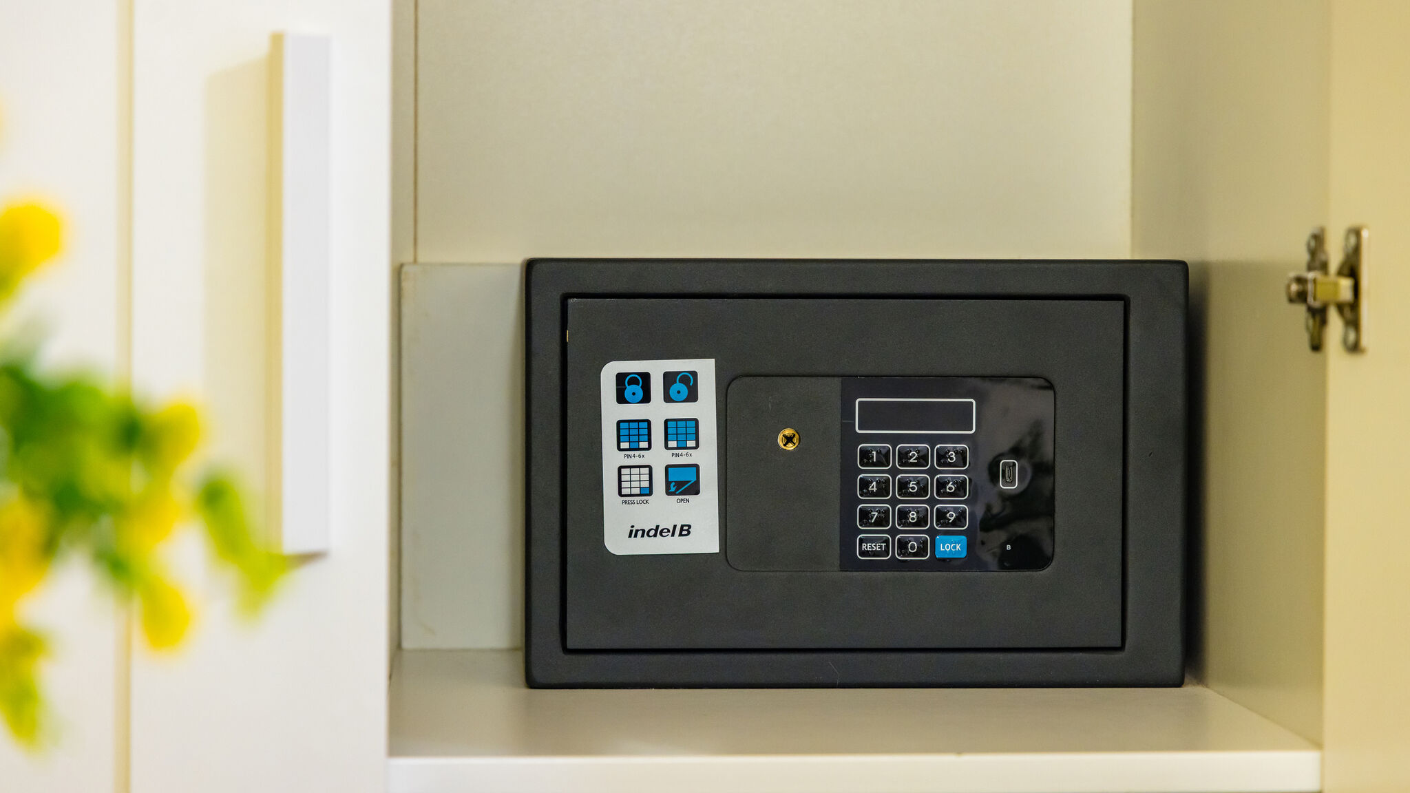 Italianway Napoli Residenza Matilde - Camera 1 "Giallo Tufo"