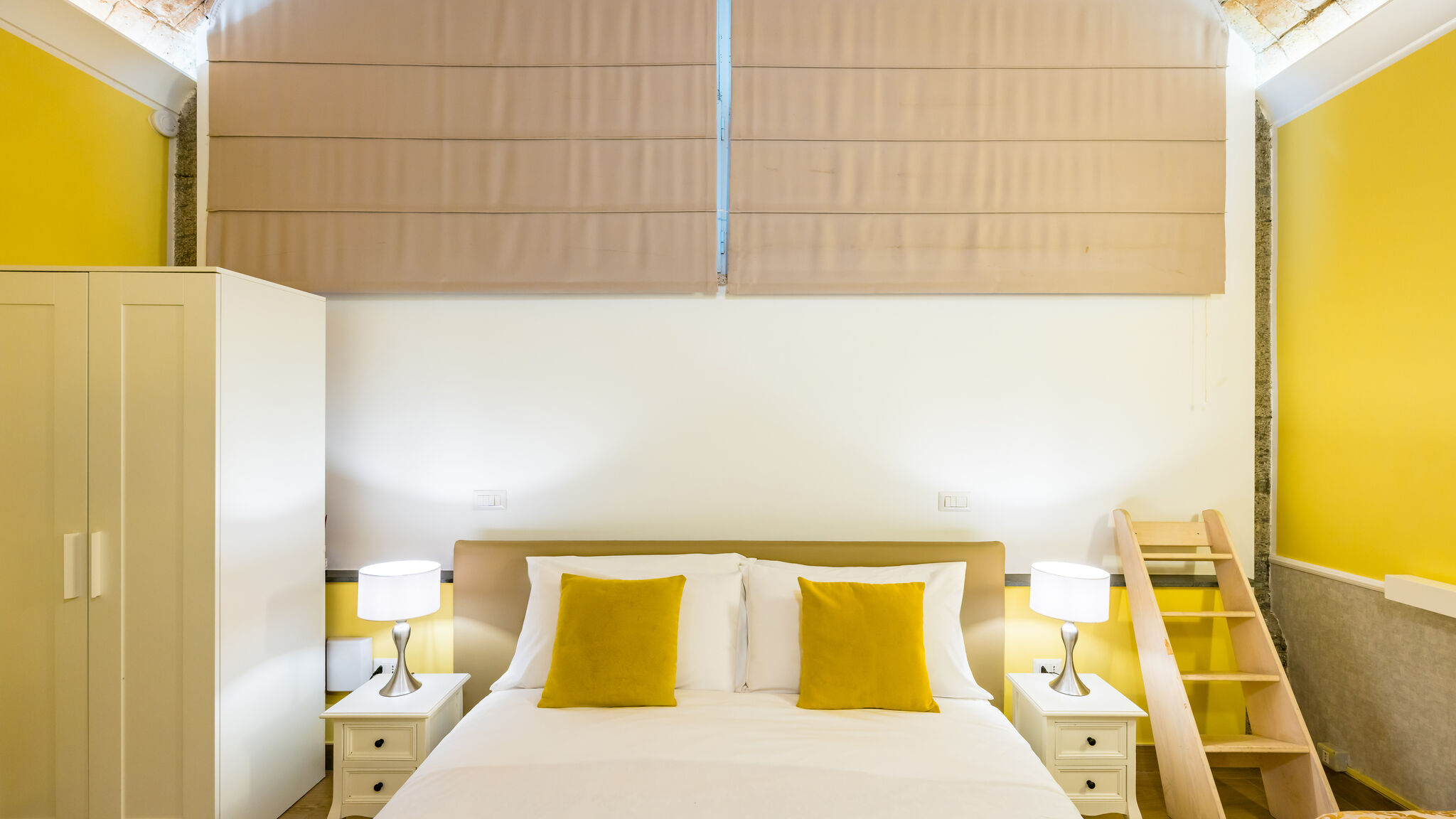 Italianway Napoli Residenza Matilde - Camera 1 "Giallo Tufo"