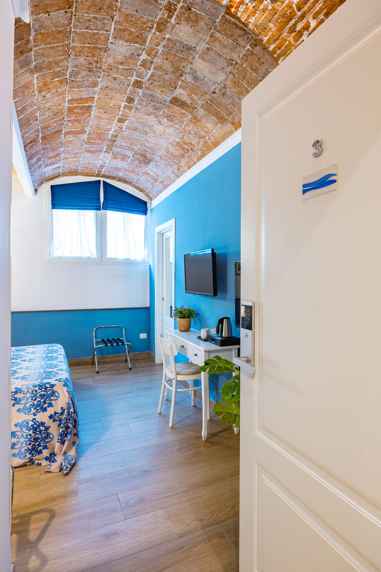 Italianway Napoli Residenza Matilde - Camera 3 "Azzurro Mare"