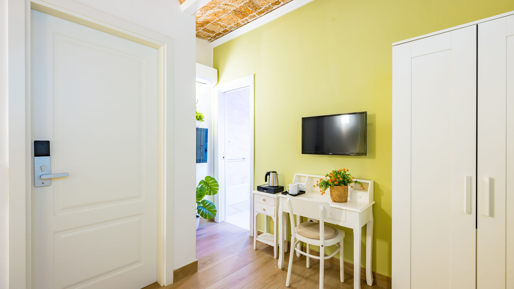 Italianway Napoli Residenza Matilde - Camera 2 "Verde Mediterraneo"