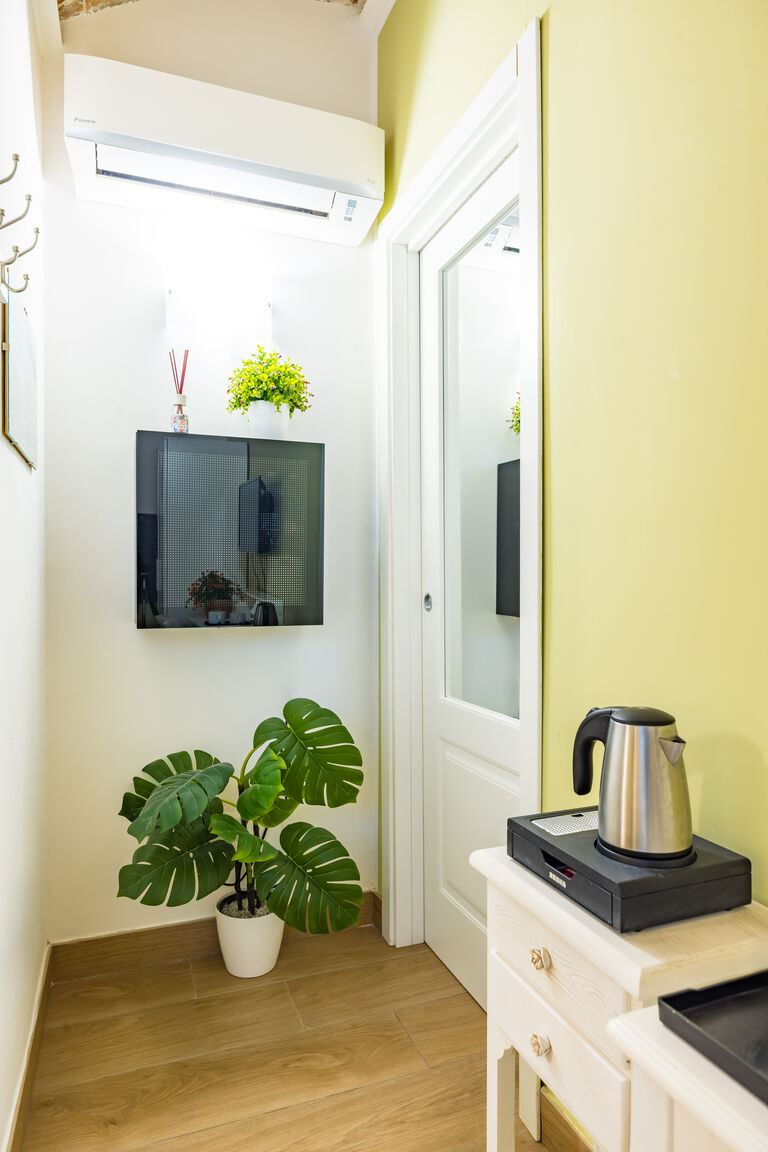 Italianway Napoli Residenza Matilde - Camera 2 "Verde Mediterraneo"