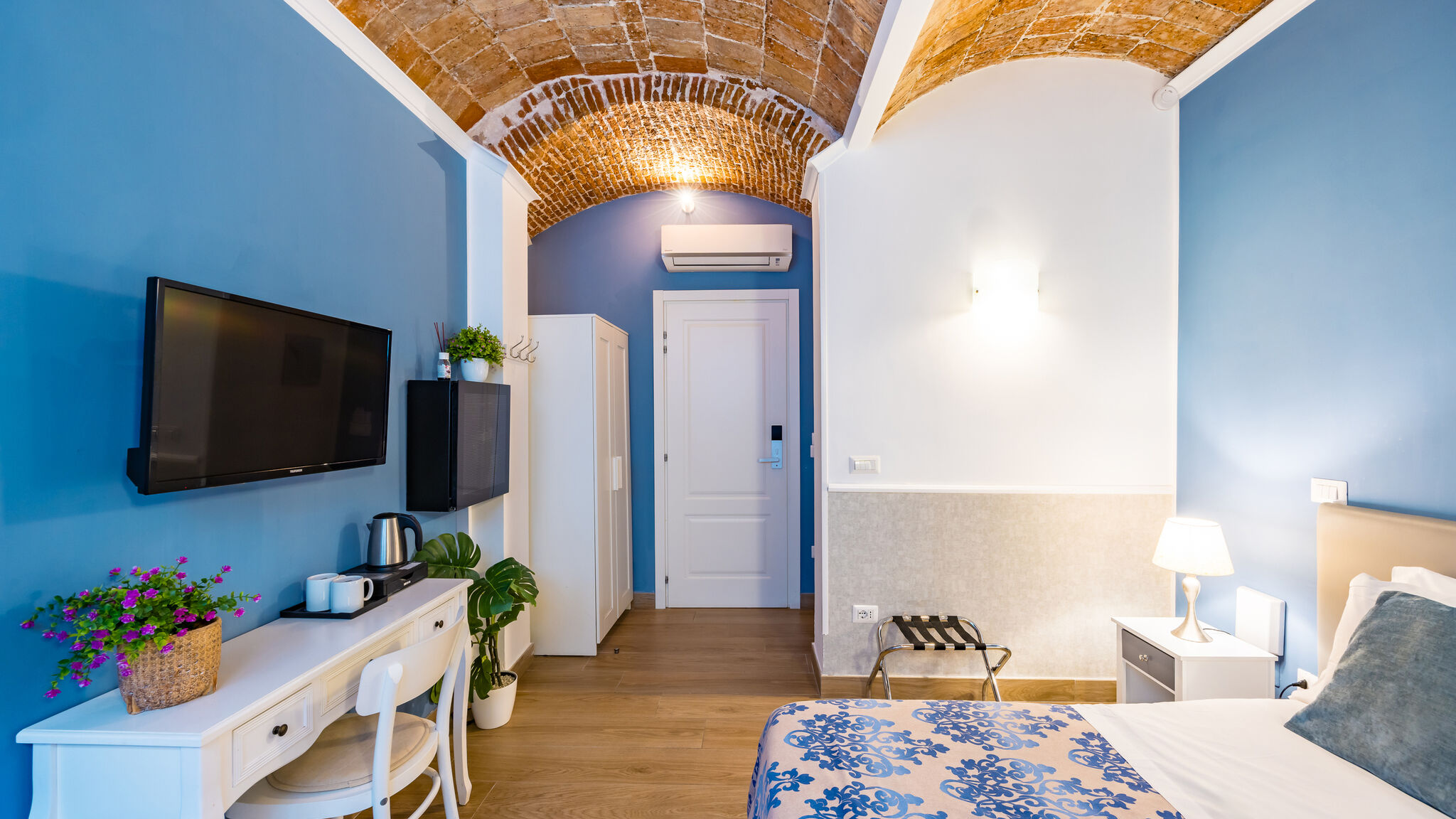 Italianway Napoli Residenza Matilde - Camera 3 "Azzurro Mare"